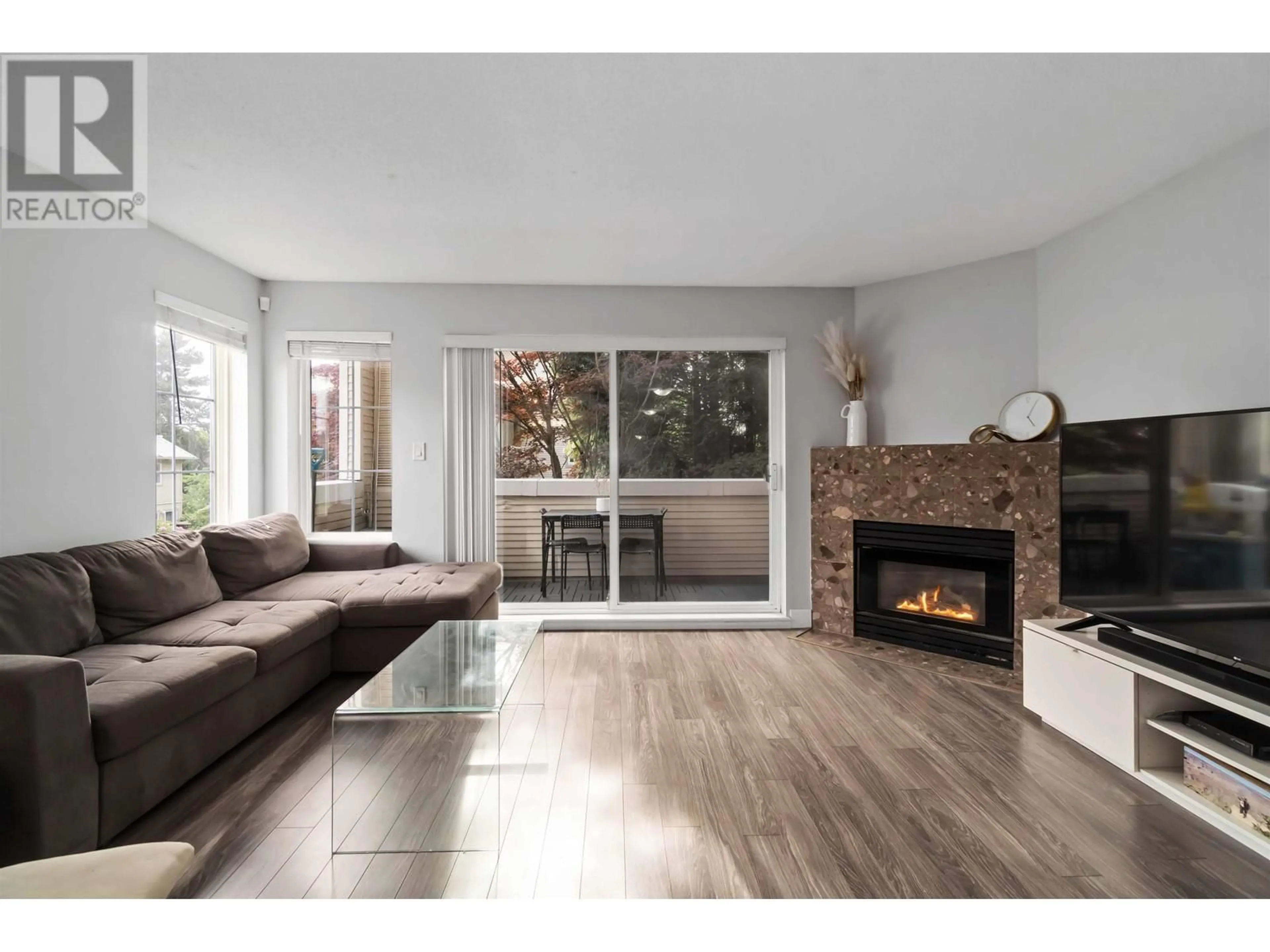 Living room with furniture, wood/laminate floor for 24 - 270 CASEY STREET, Coquitlam British Columbia V3K6Y4