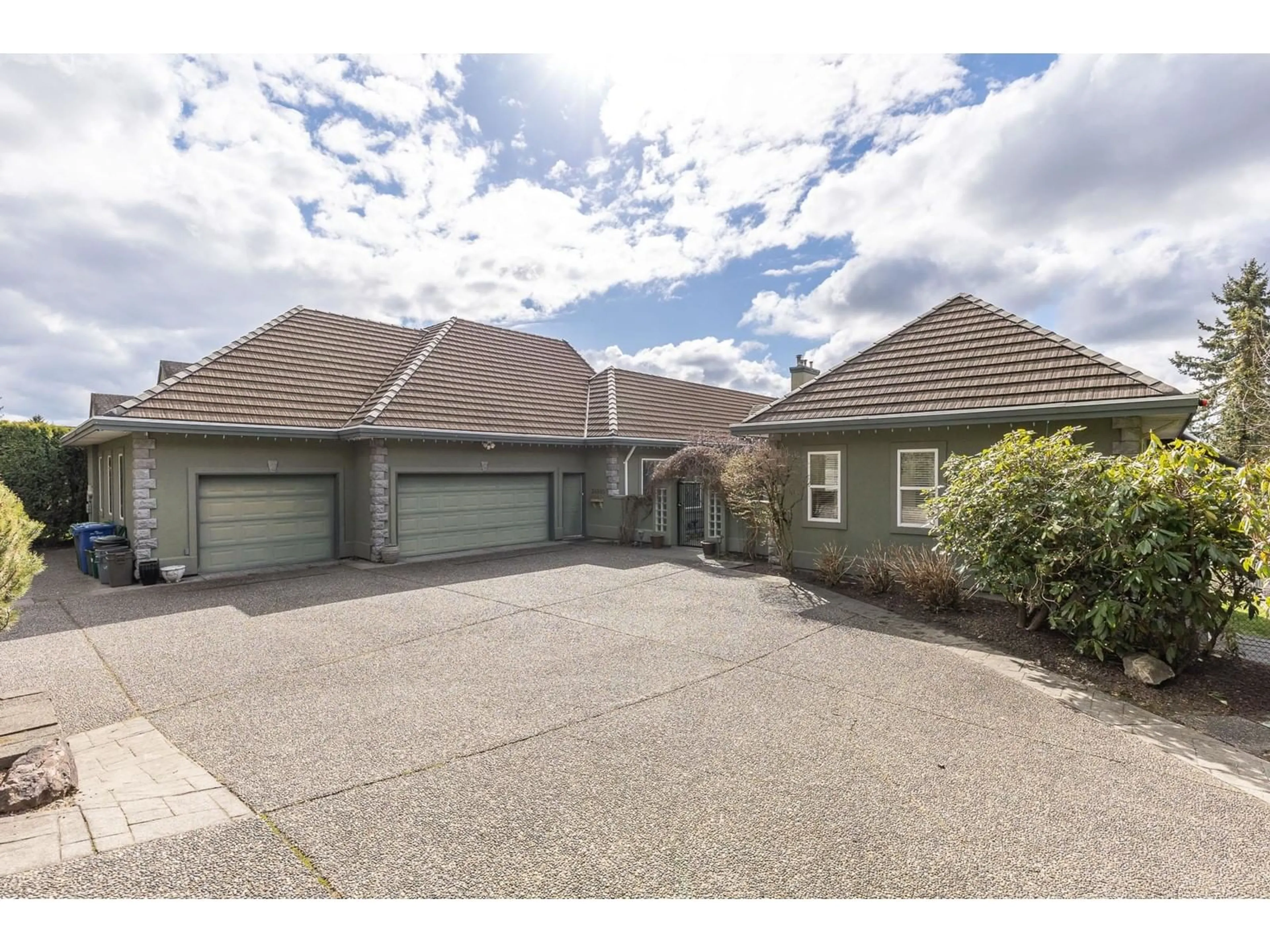 A pic from outside/outdoor area/front of a property/back of a property/a pic from drone, street for 34980 SKYLINE, Abbotsford British Columbia V2S5C5