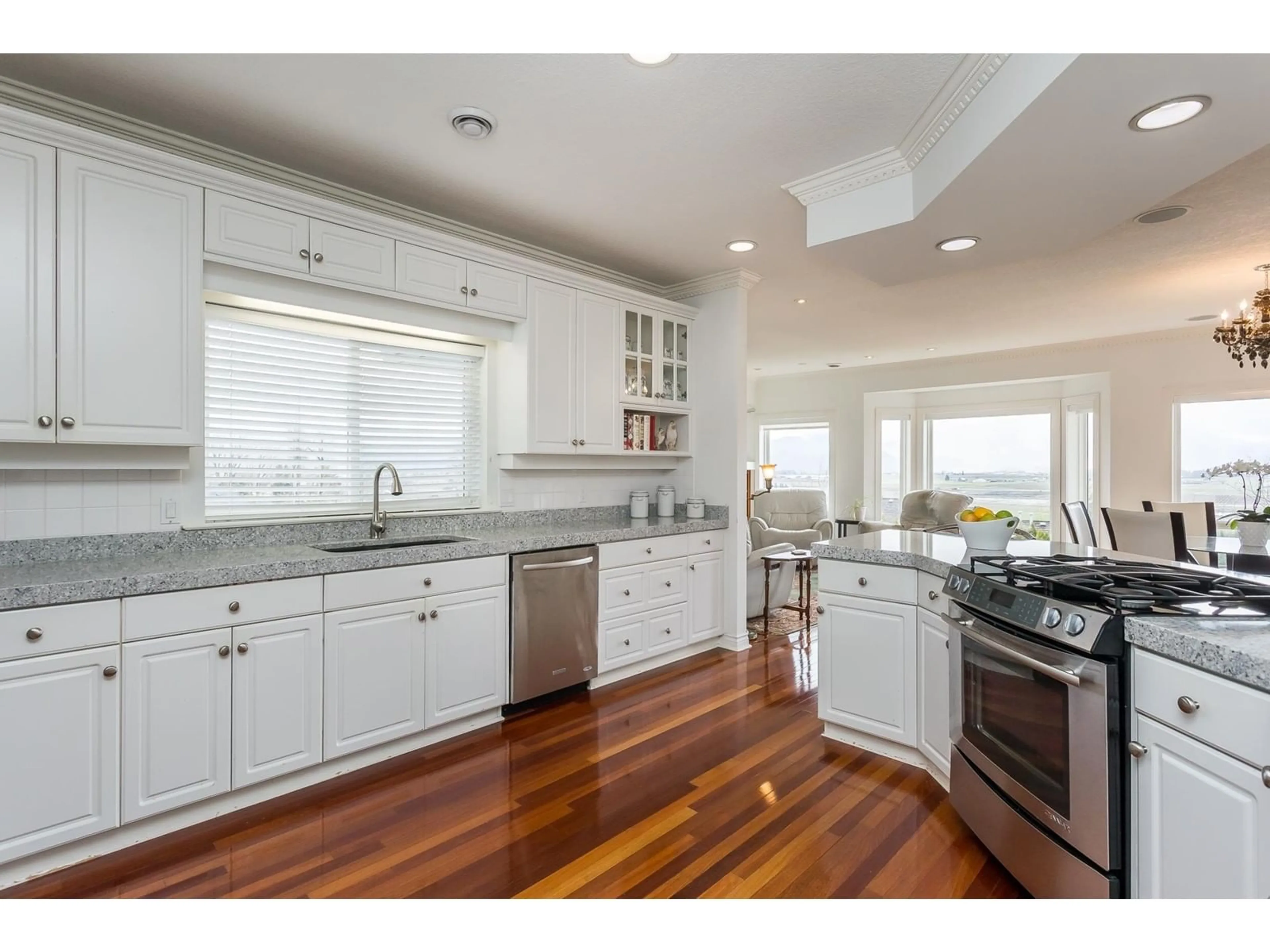 Open concept kitchen, unknown for 34980 SKYLINE, Abbotsford British Columbia V2S5C5