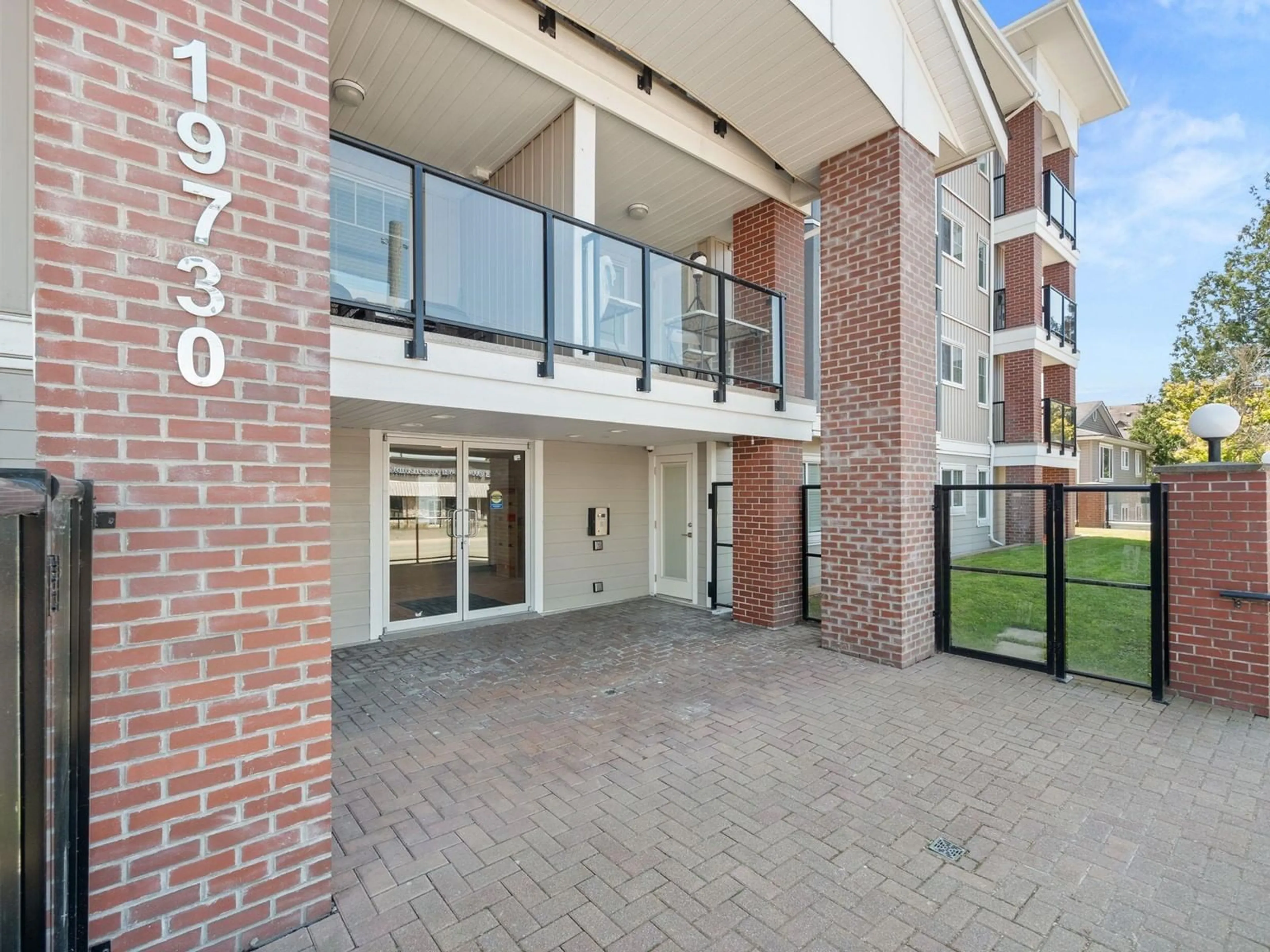 Indoor foyer for 204 - 19730 56, Langley British Columbia V3A3X6