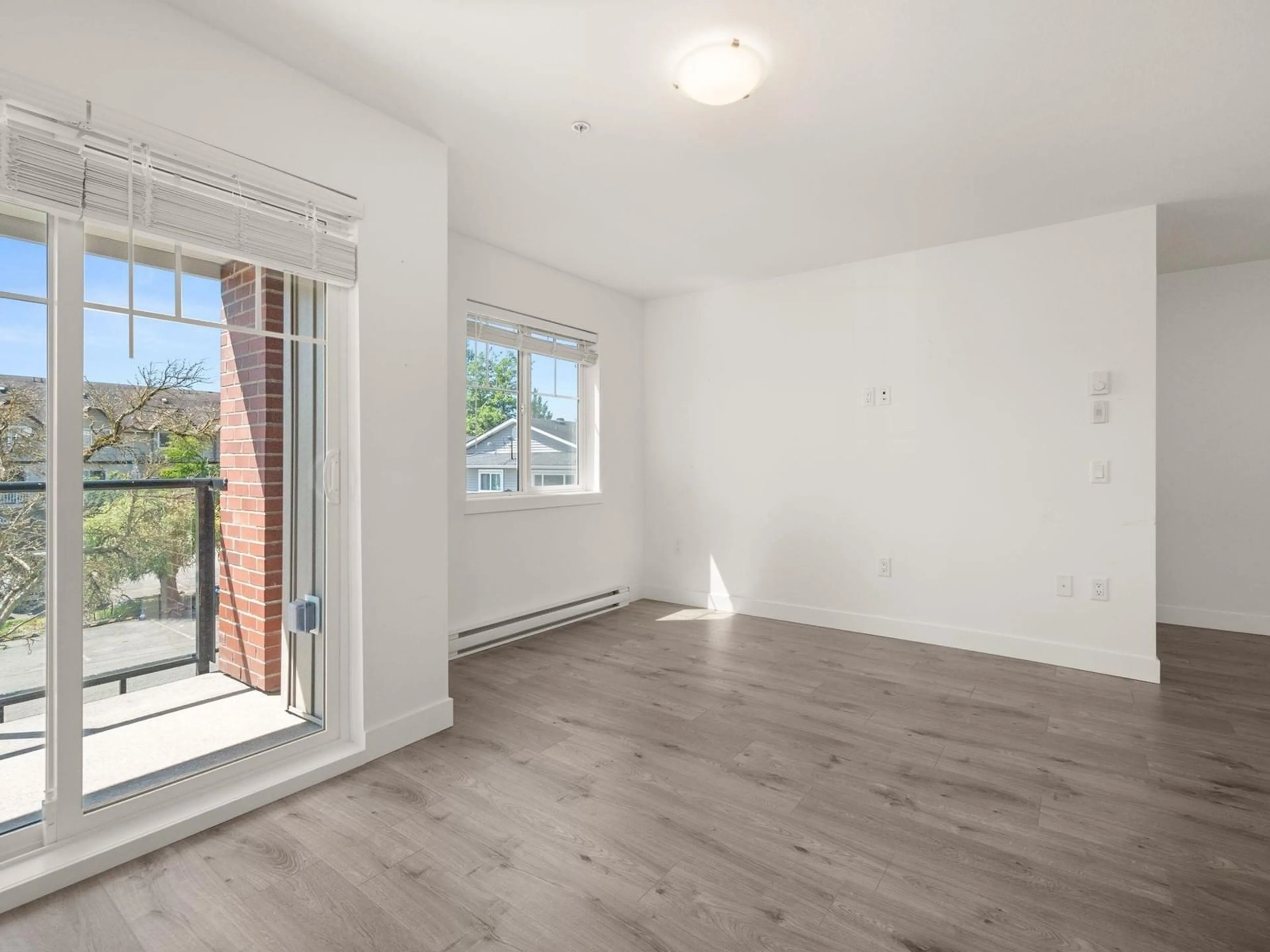 A pic of a room for 204 - 19730 56, Langley British Columbia V3A3X6