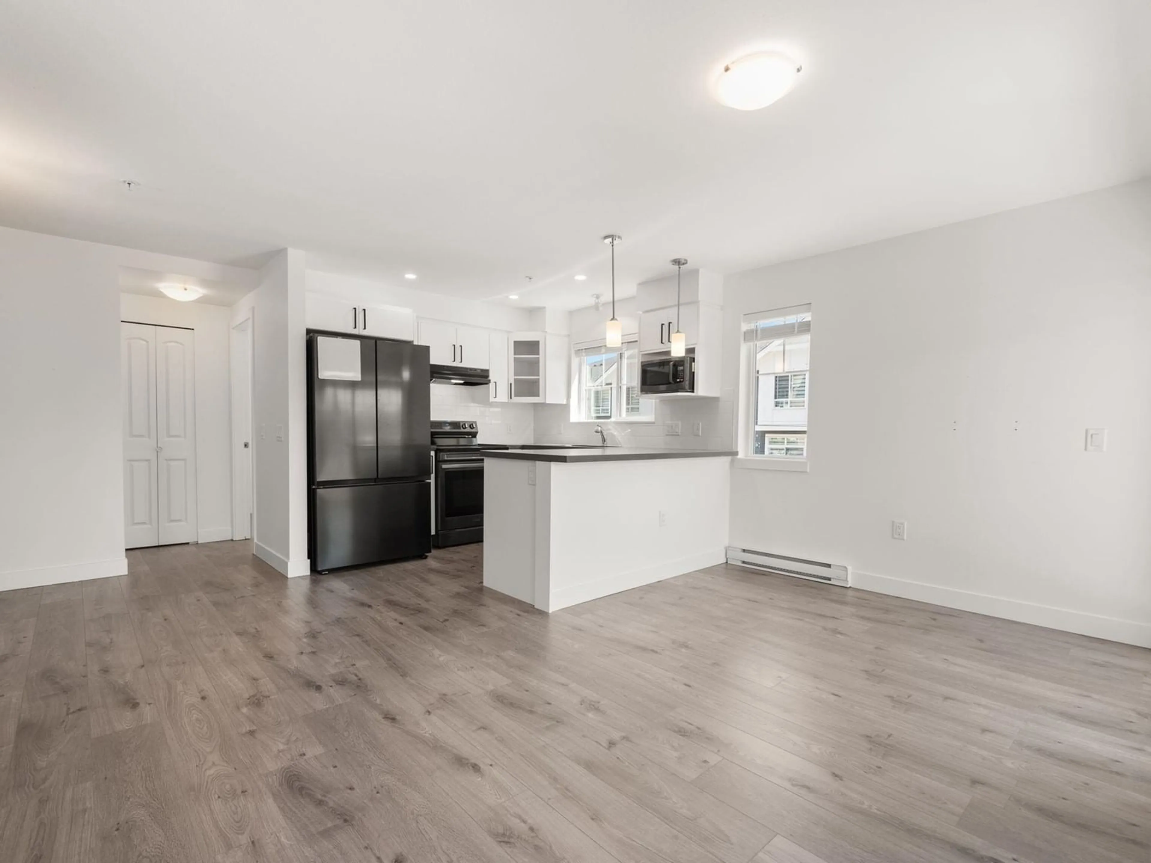 Open concept kitchen, unknown for 204 - 19730 56, Langley British Columbia V3A3X6