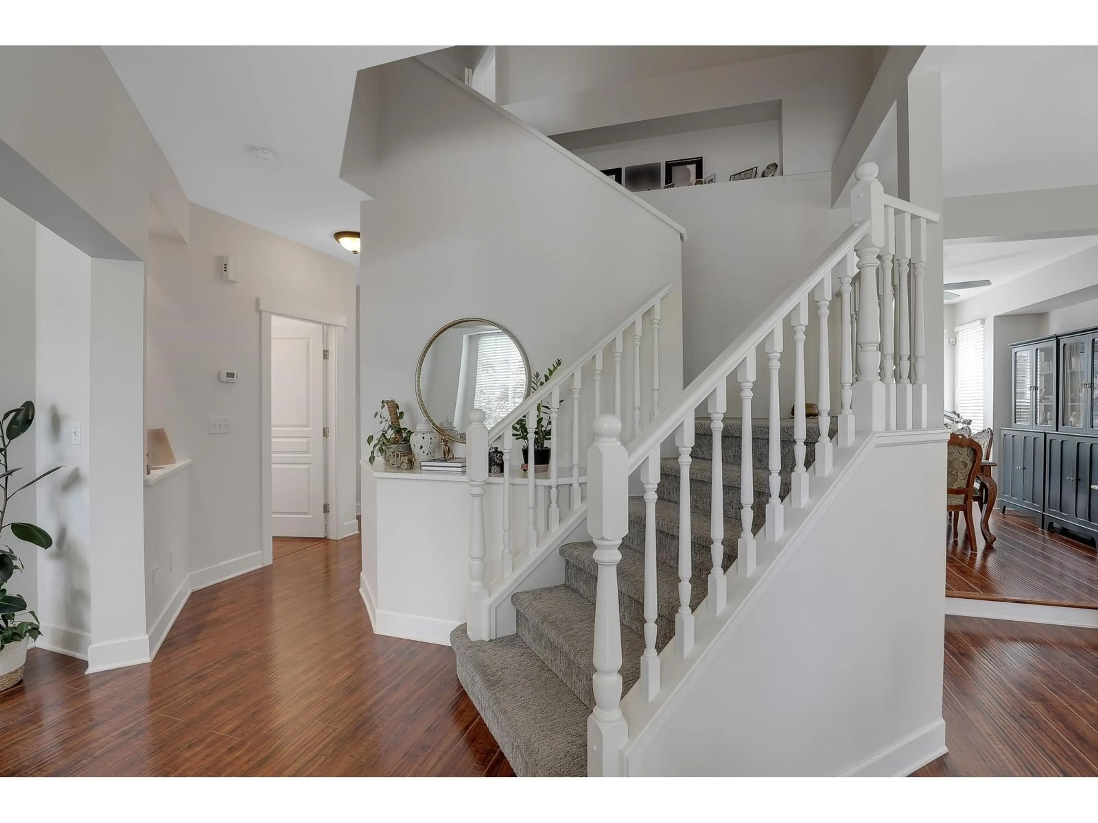 Indoor foyer for 18456 68, Surrey British Columbia V3S9C1