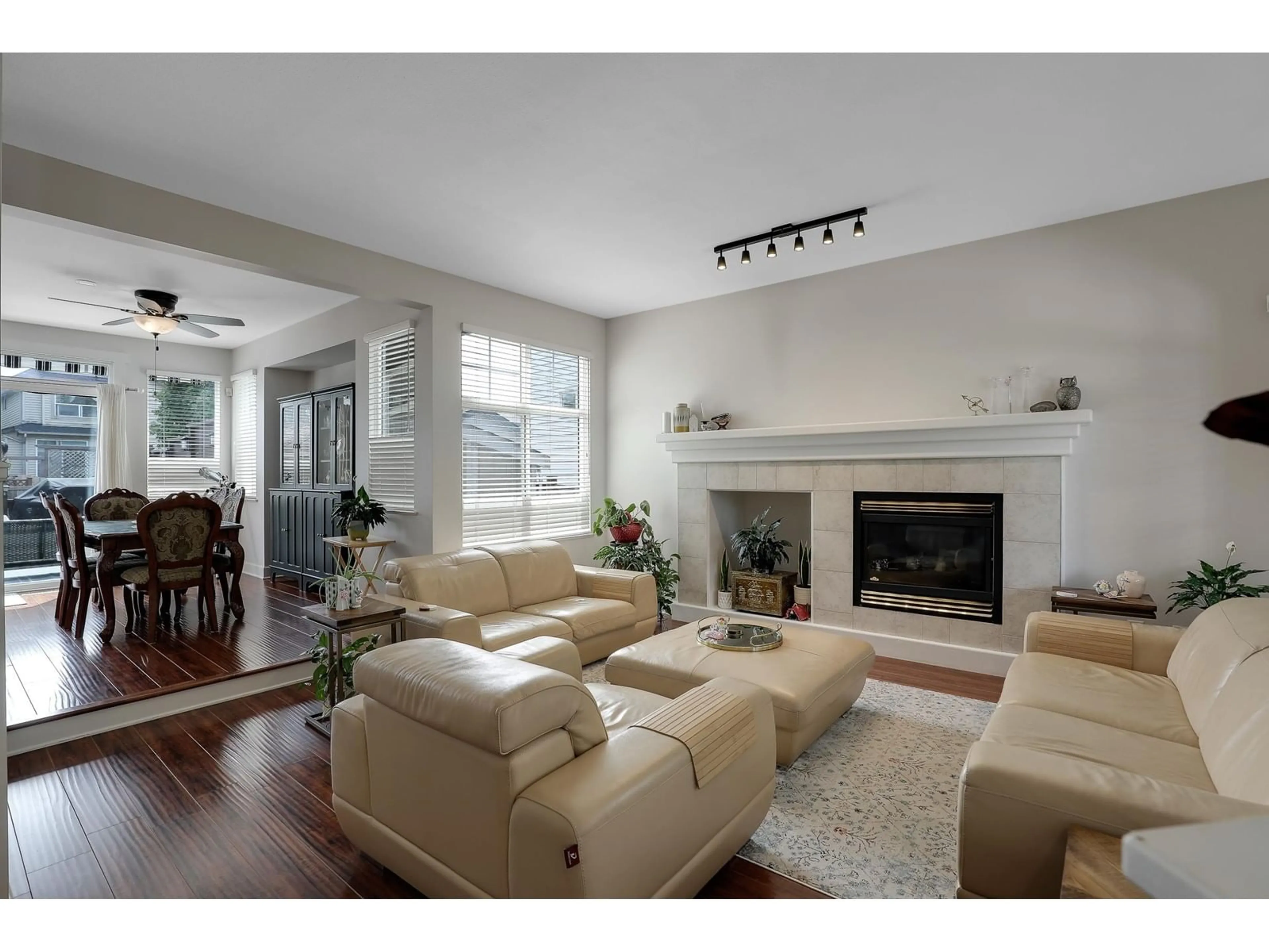 Living room with furniture, unknown for 18456 68, Surrey British Columbia V3S9C1