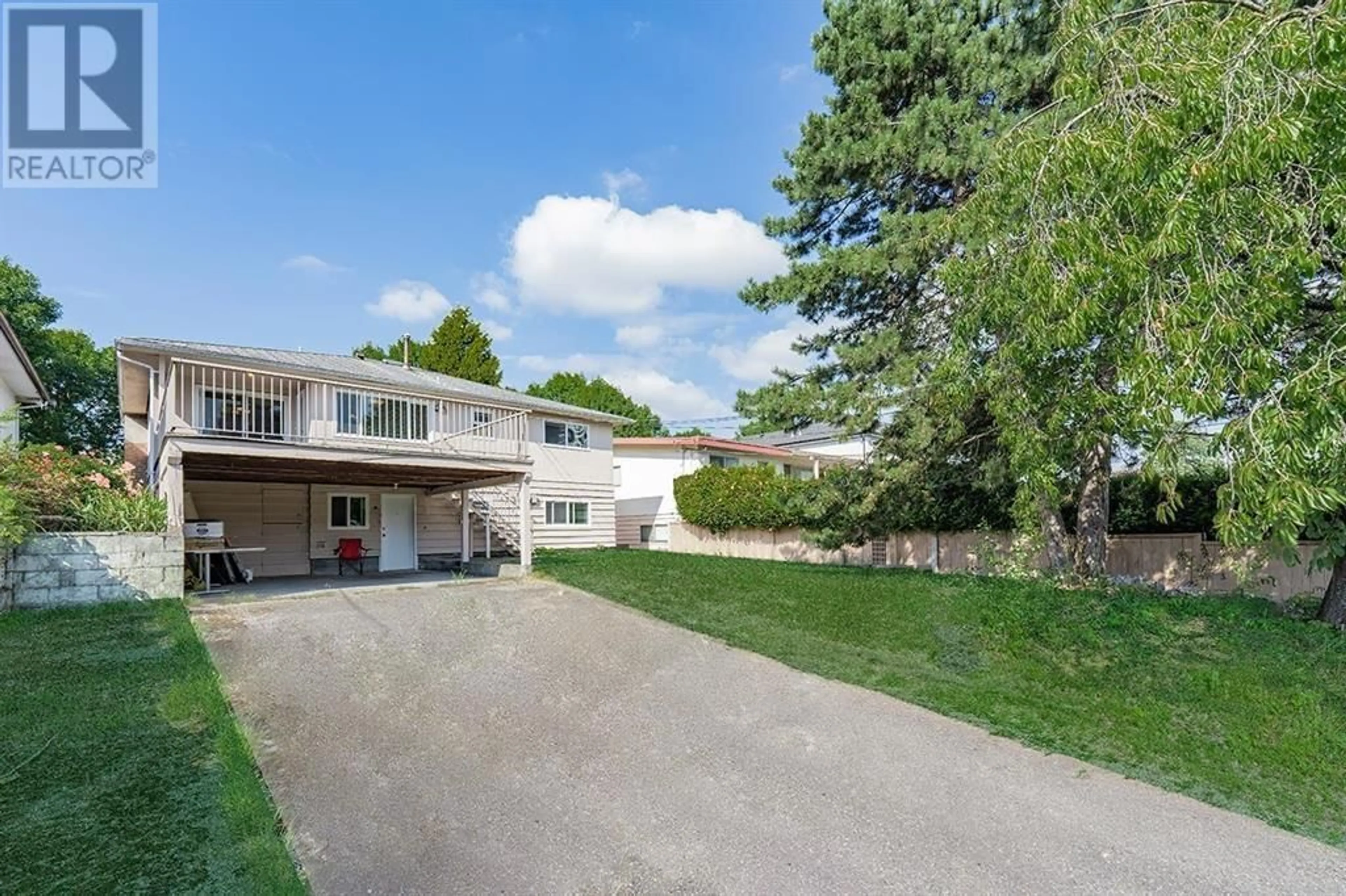 A pic from outside/outdoor area/front of a property/back of a property/a pic from drone, street for 564 64TH STREET, Vancouver British Columbia V6P2K9