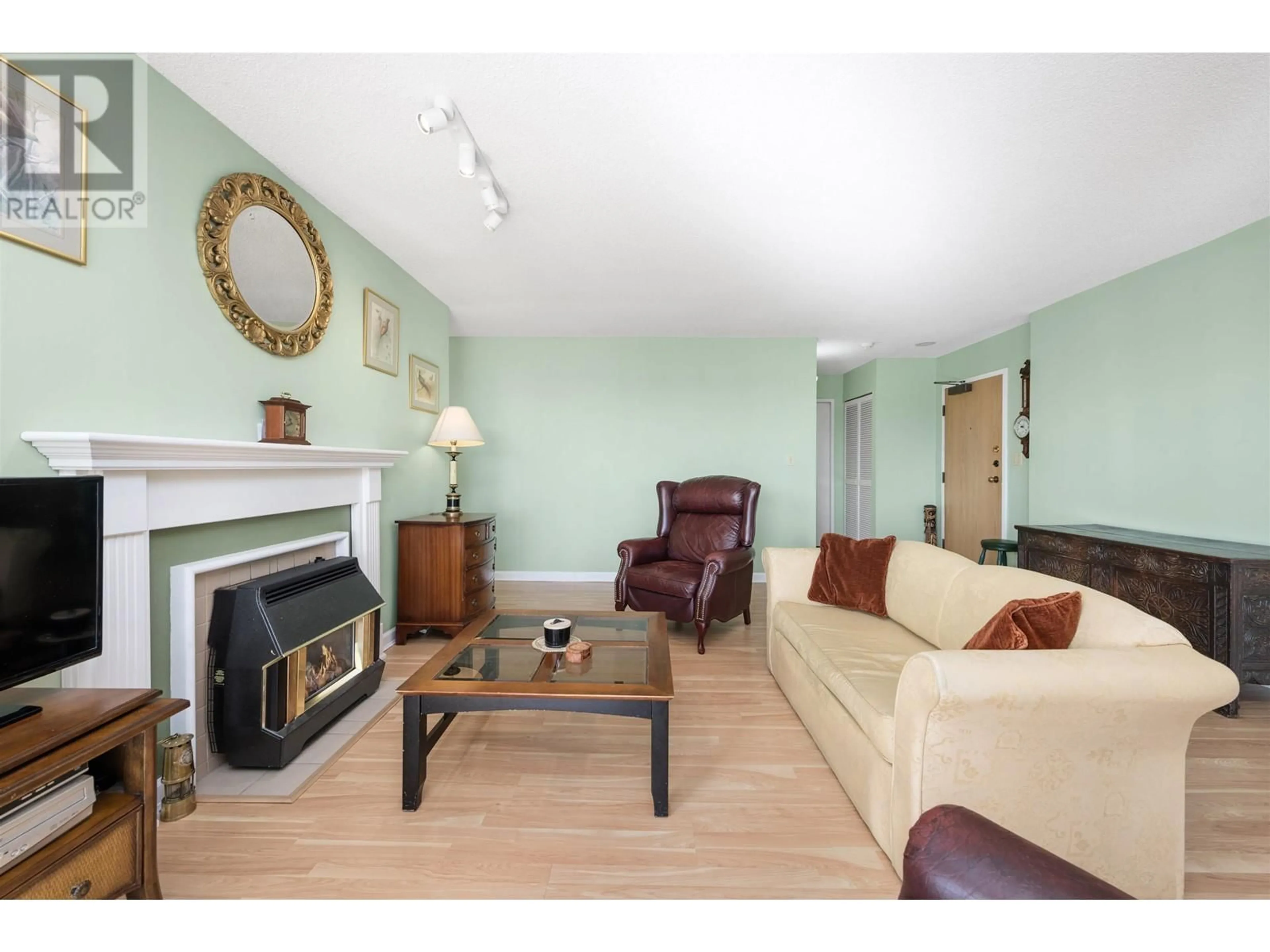 Living room with furniture, wood/laminate floor for 202 - 410 CARNARVON STREET, New Westminster British Columbia V3L5N9