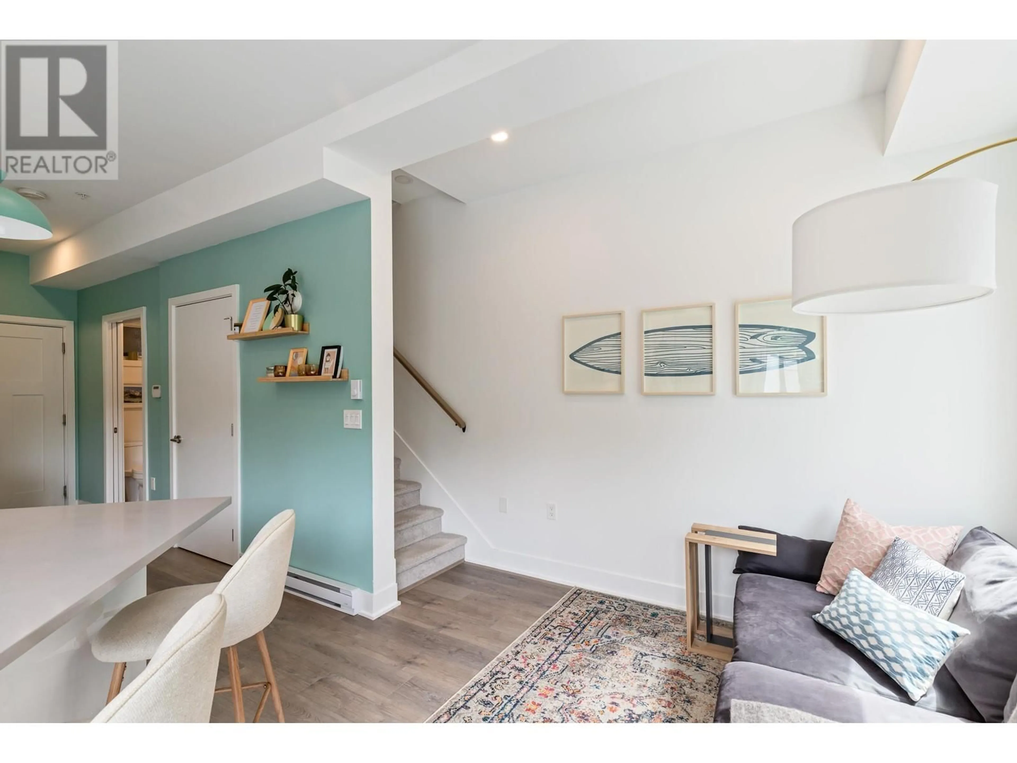Indoor entryway for 206 - 37842 THIRD AVENUE, Squamish British Columbia V8B1B9