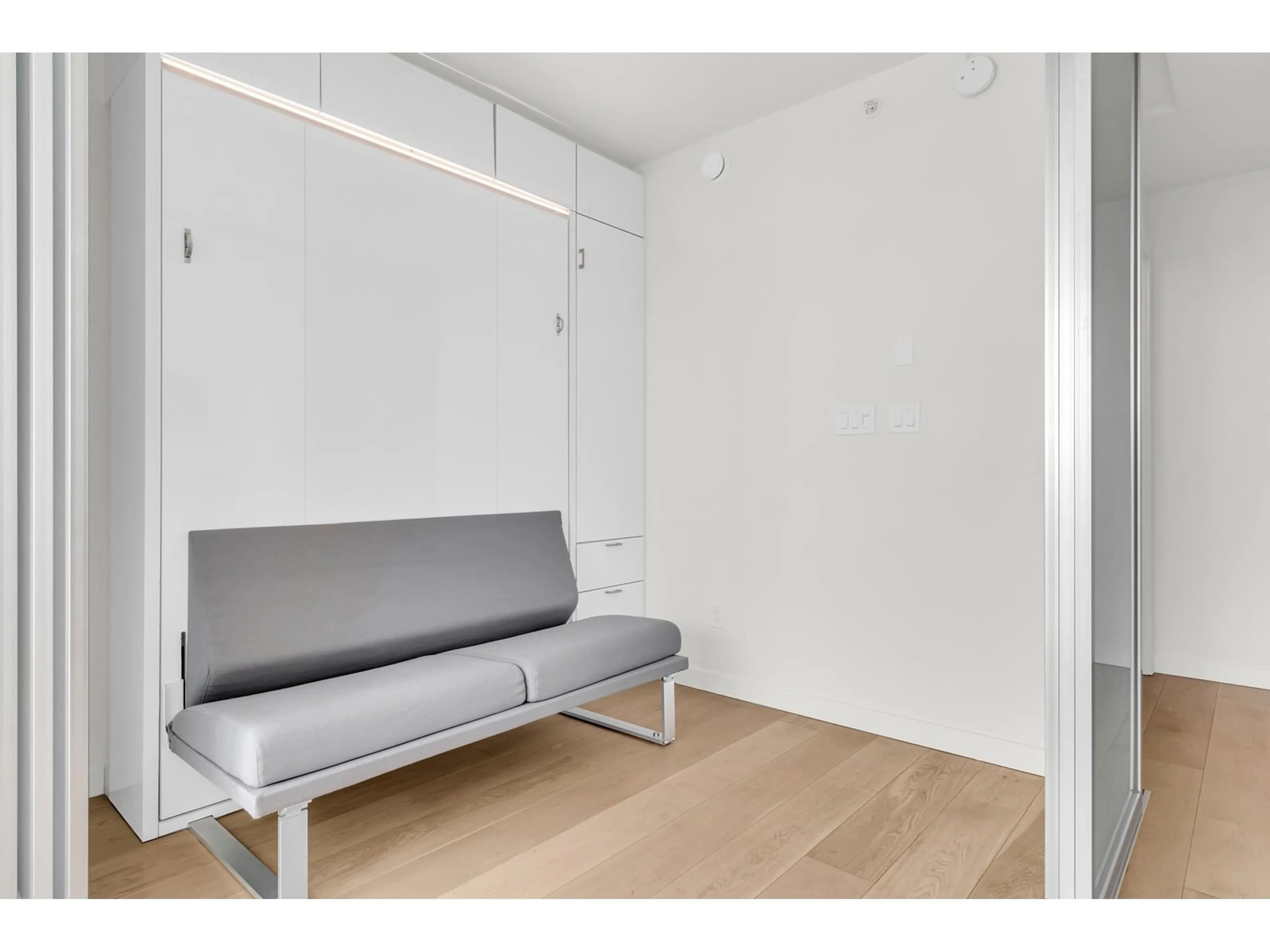 Indoor entryway for 2413 - 13438 CENTRAL, Surrey British Columbia V3T0N2