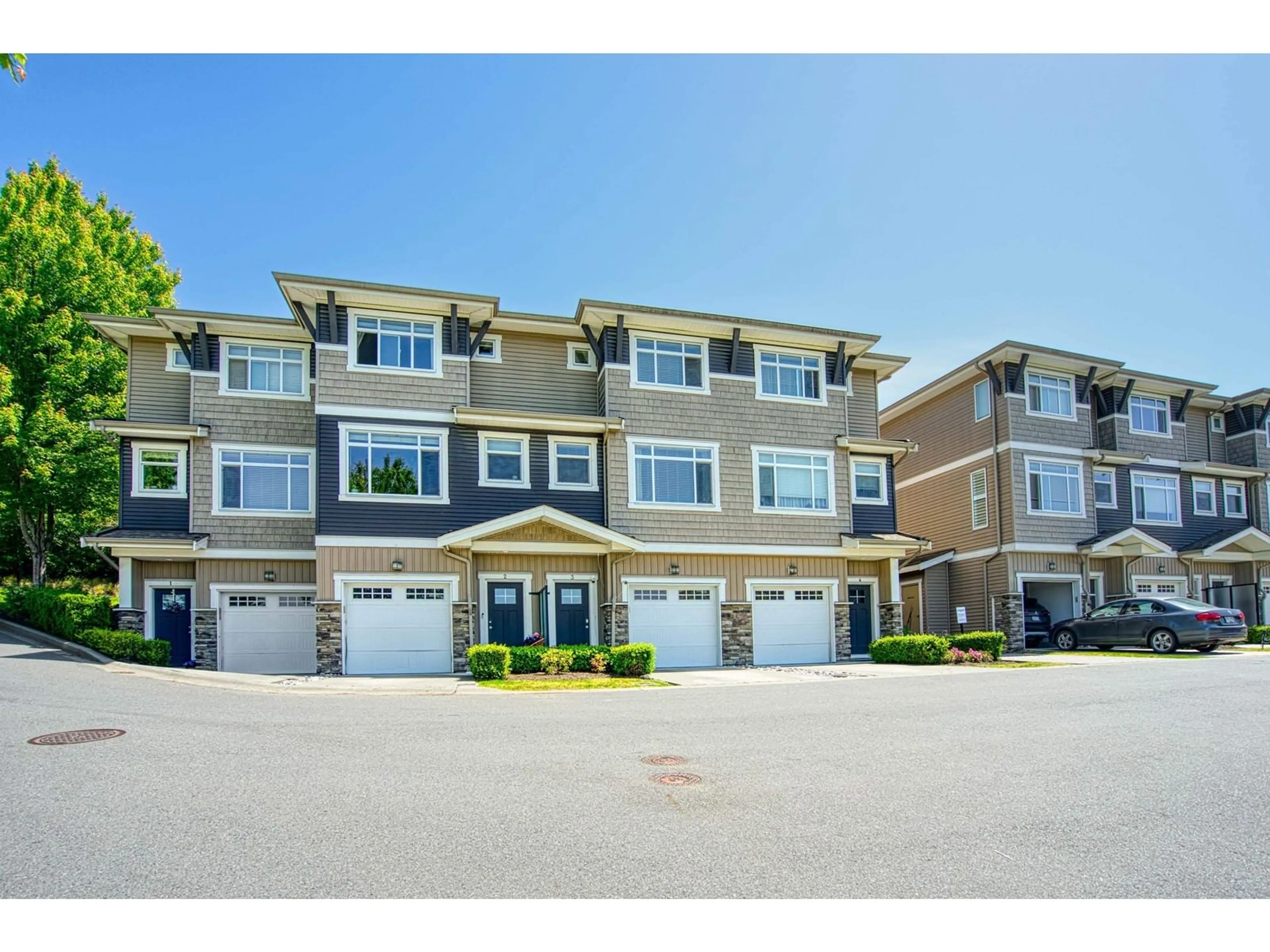 A pic from outside/outdoor area/front of a property/back of a property/a pic from drone, unknown for 3 - 34230 ELMWOOD, Abbotsford British Columbia V2S0J1