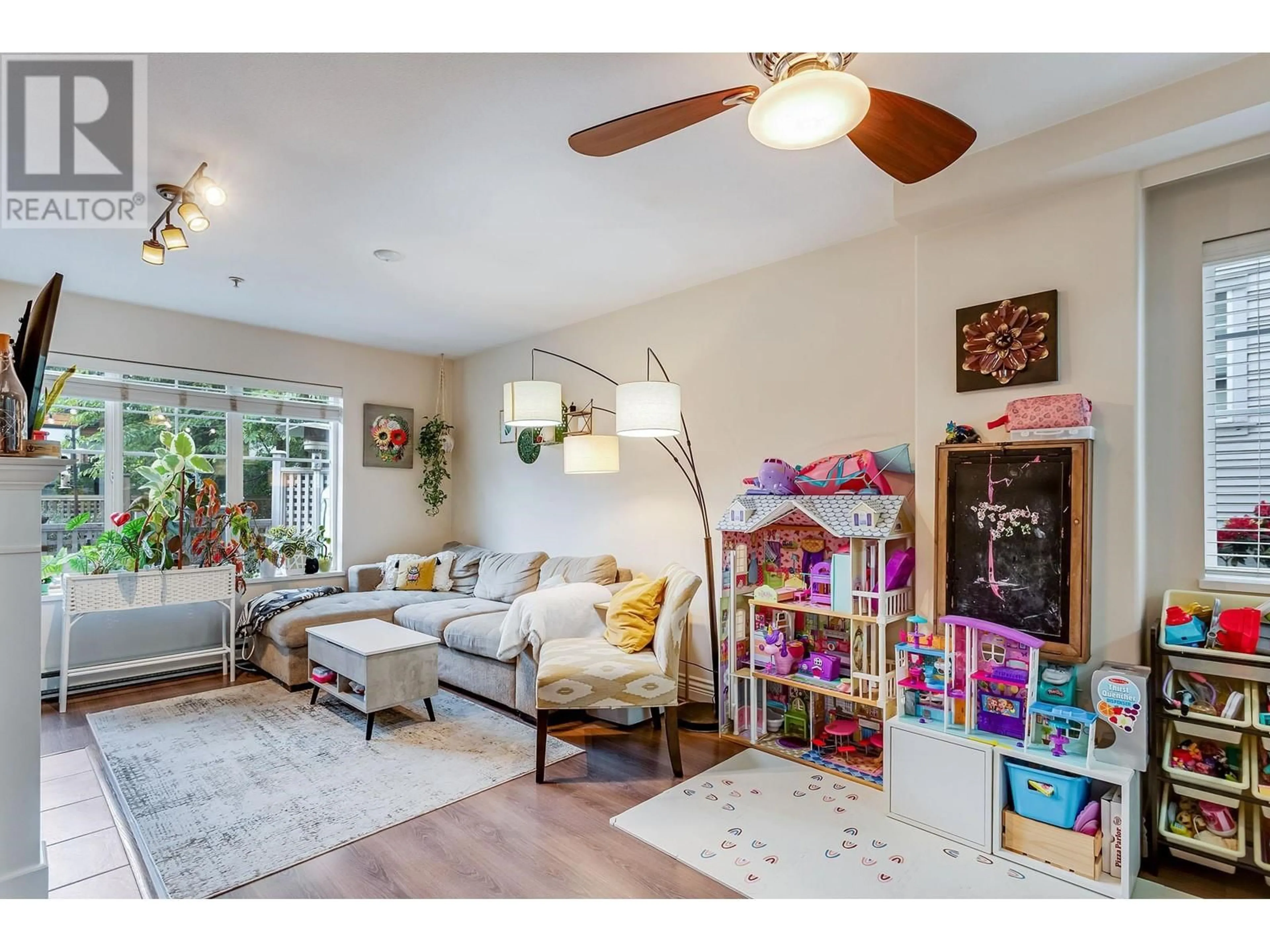 Living room with furniture, unknown for 14 - 222 TENTH STREET, New Westminster British Columbia V3M3X9