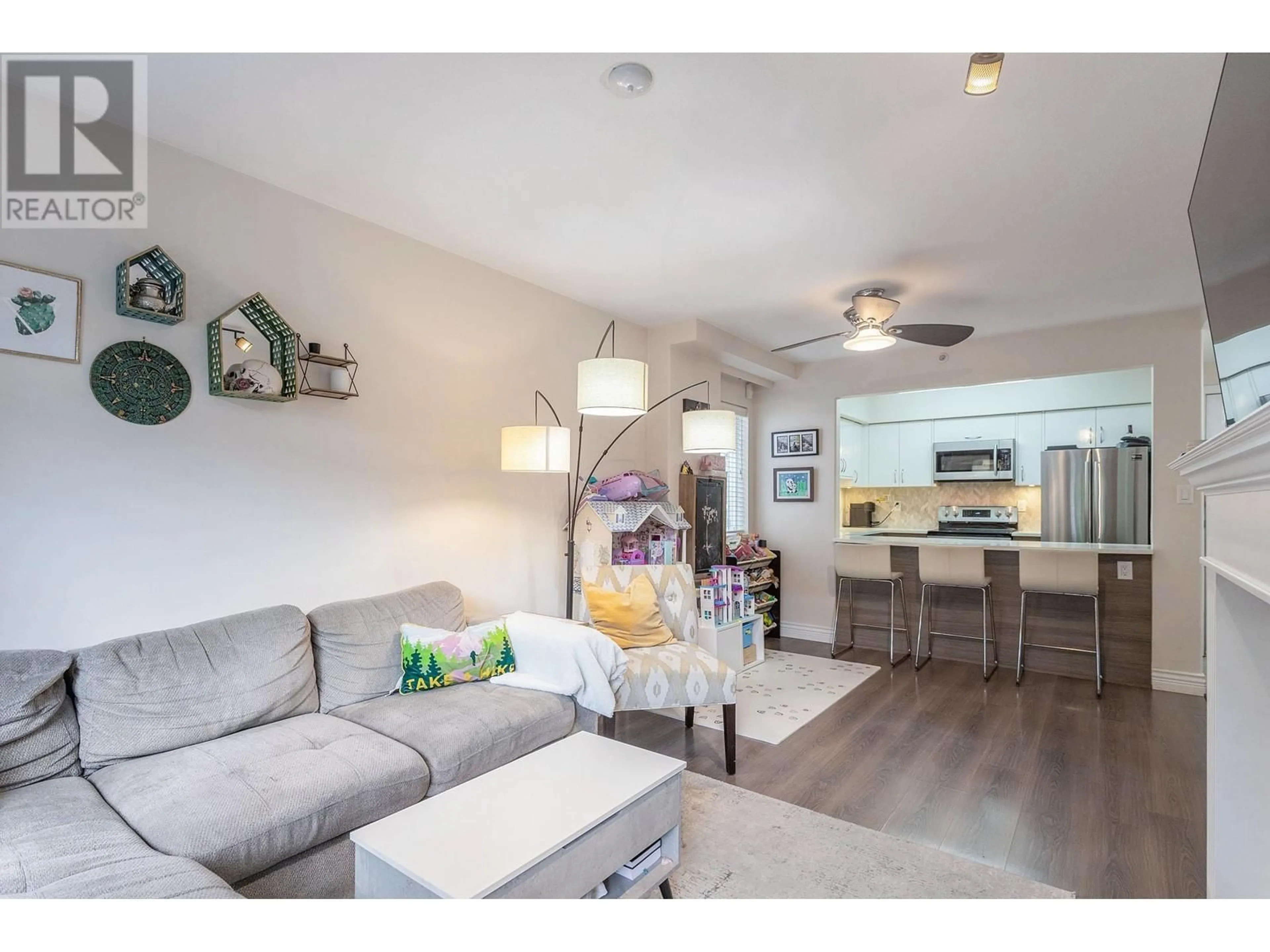 Living room with furniture, wood/laminate floor for 14 - 222 TENTH STREET, New Westminster British Columbia V3M3X9