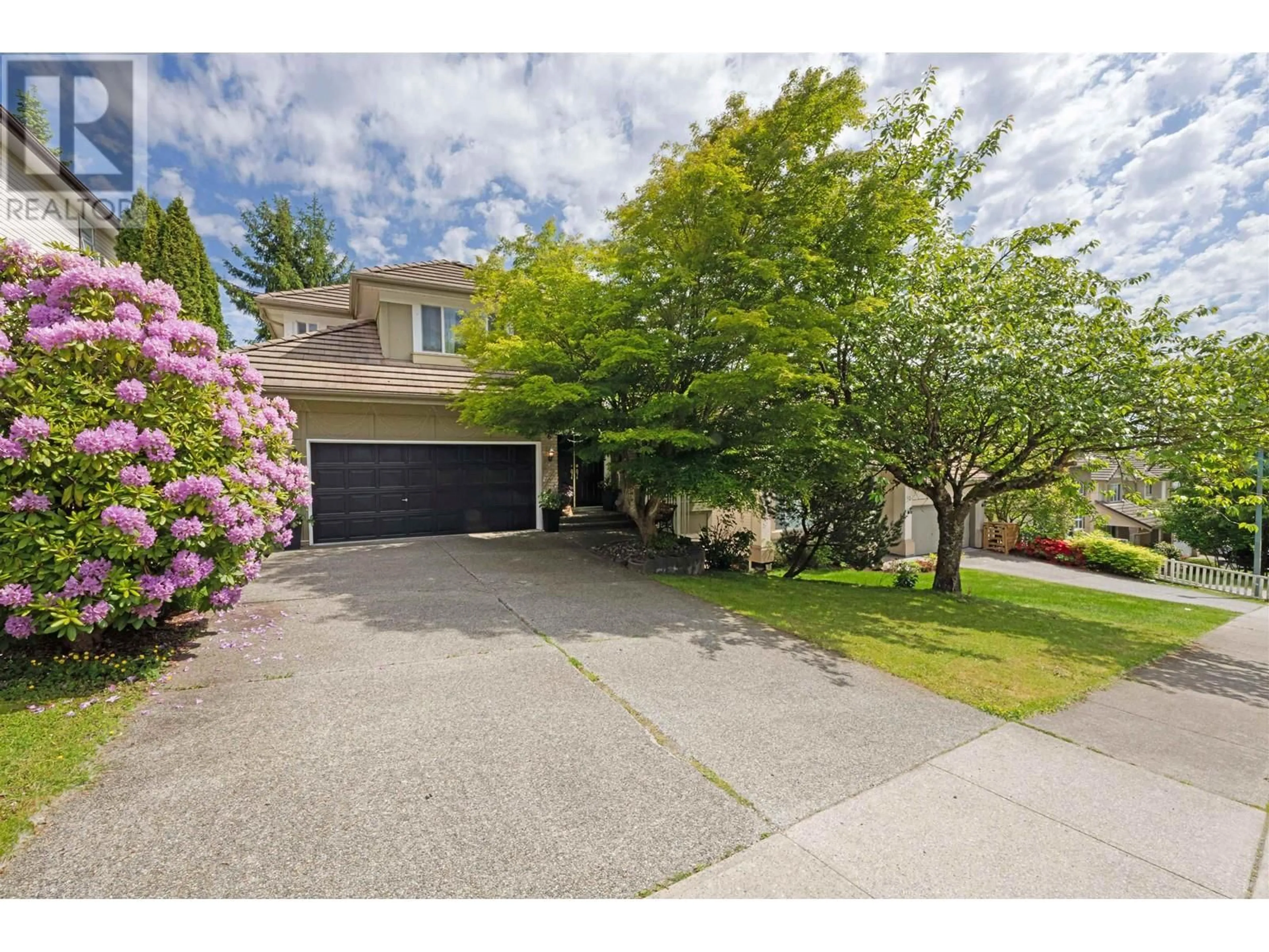 A pic from outside/outdoor area/front of a property/back of a property/a pic from drone, street for 6 LINDEN COURT, Port Moody British Columbia V3H5C1