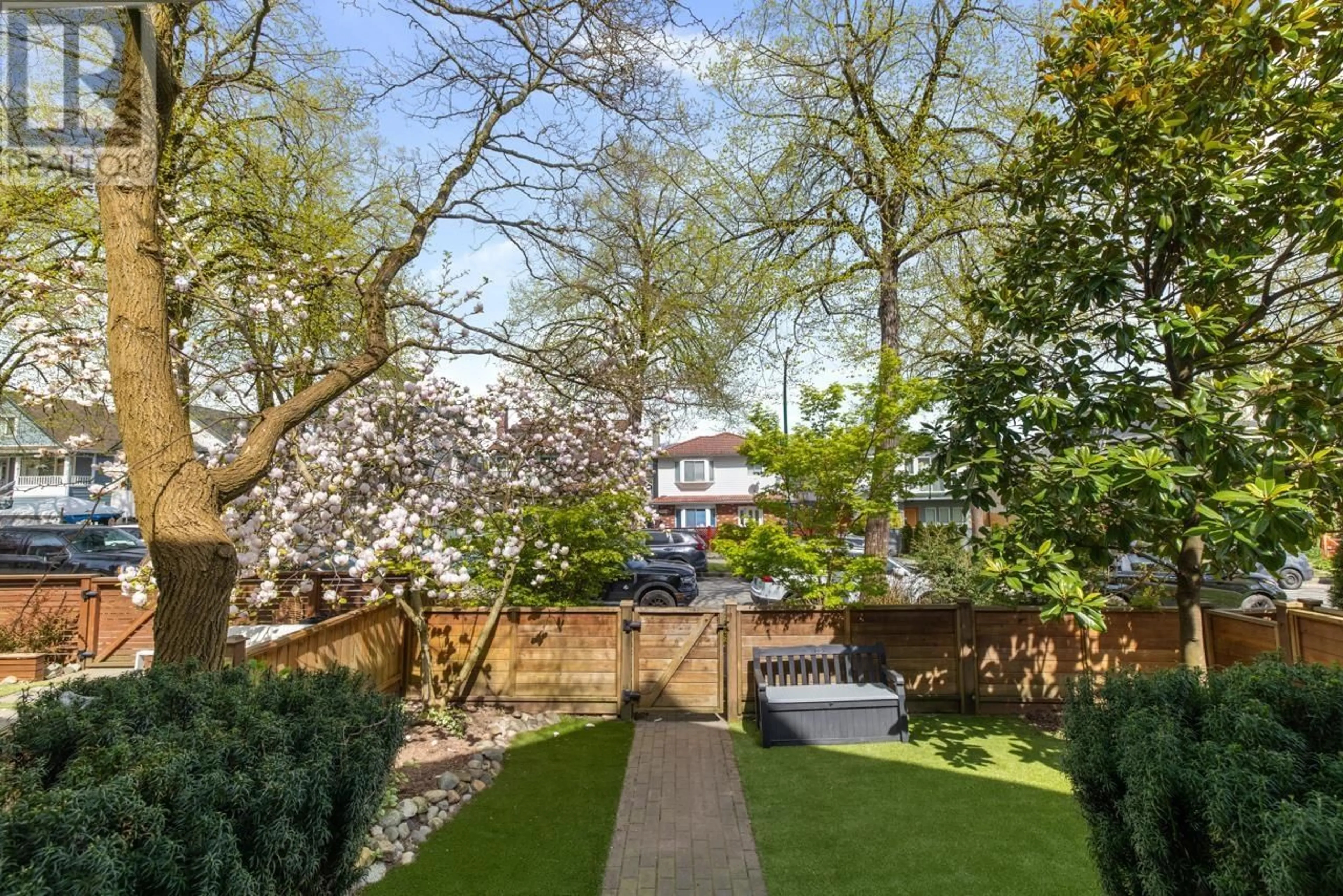 Patio, street for 830 10TH AVENUE, Vancouver British Columbia V5T2B1