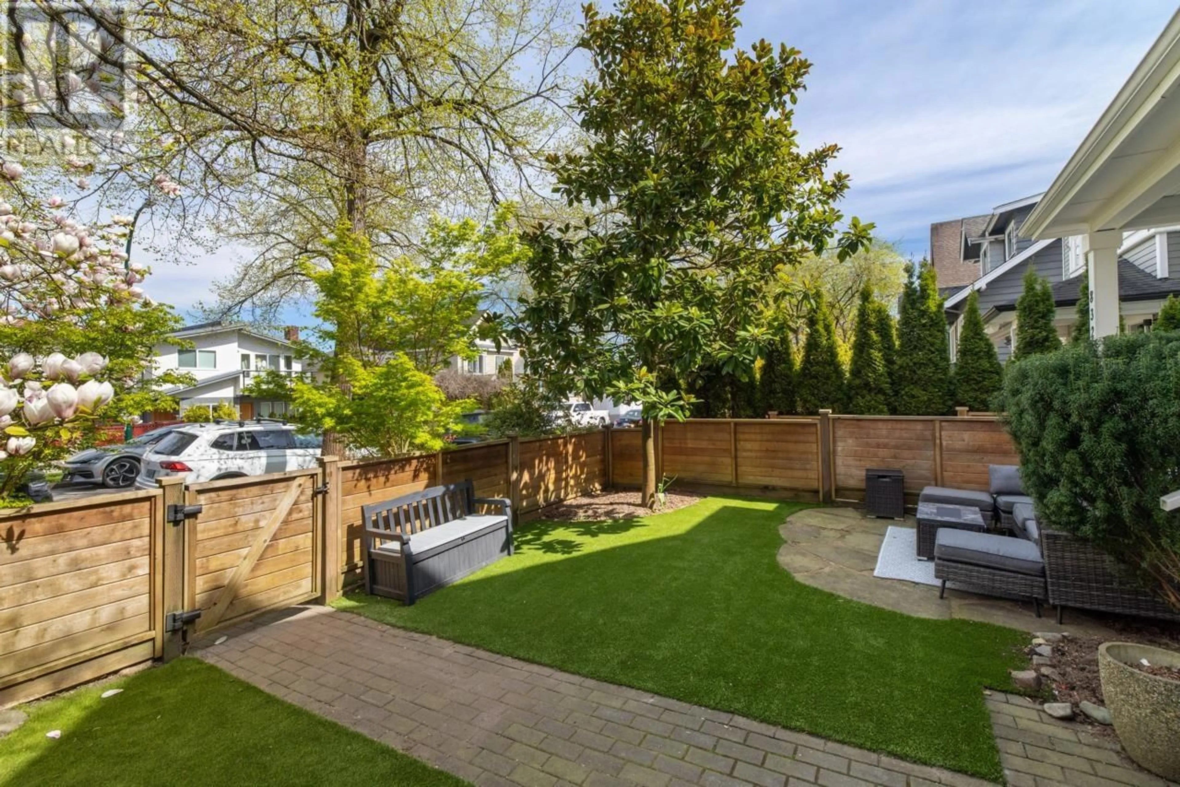 Patio, street for 830 10TH AVENUE, Vancouver British Columbia V5T2B1