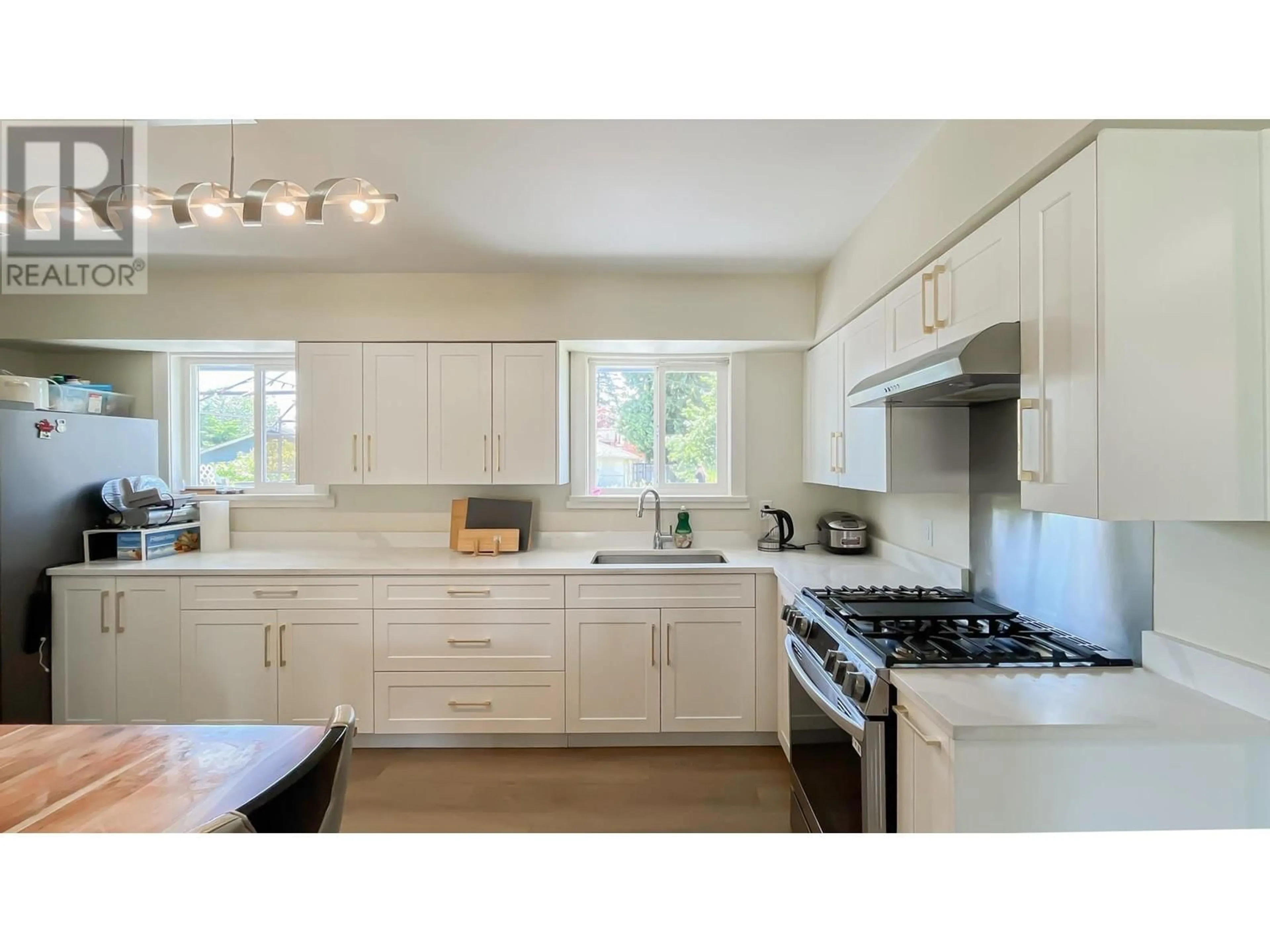 Open concept kitchen, unknown for 1752 DORSET AVENUE, Port Coquitlam British Columbia V3B2A2
