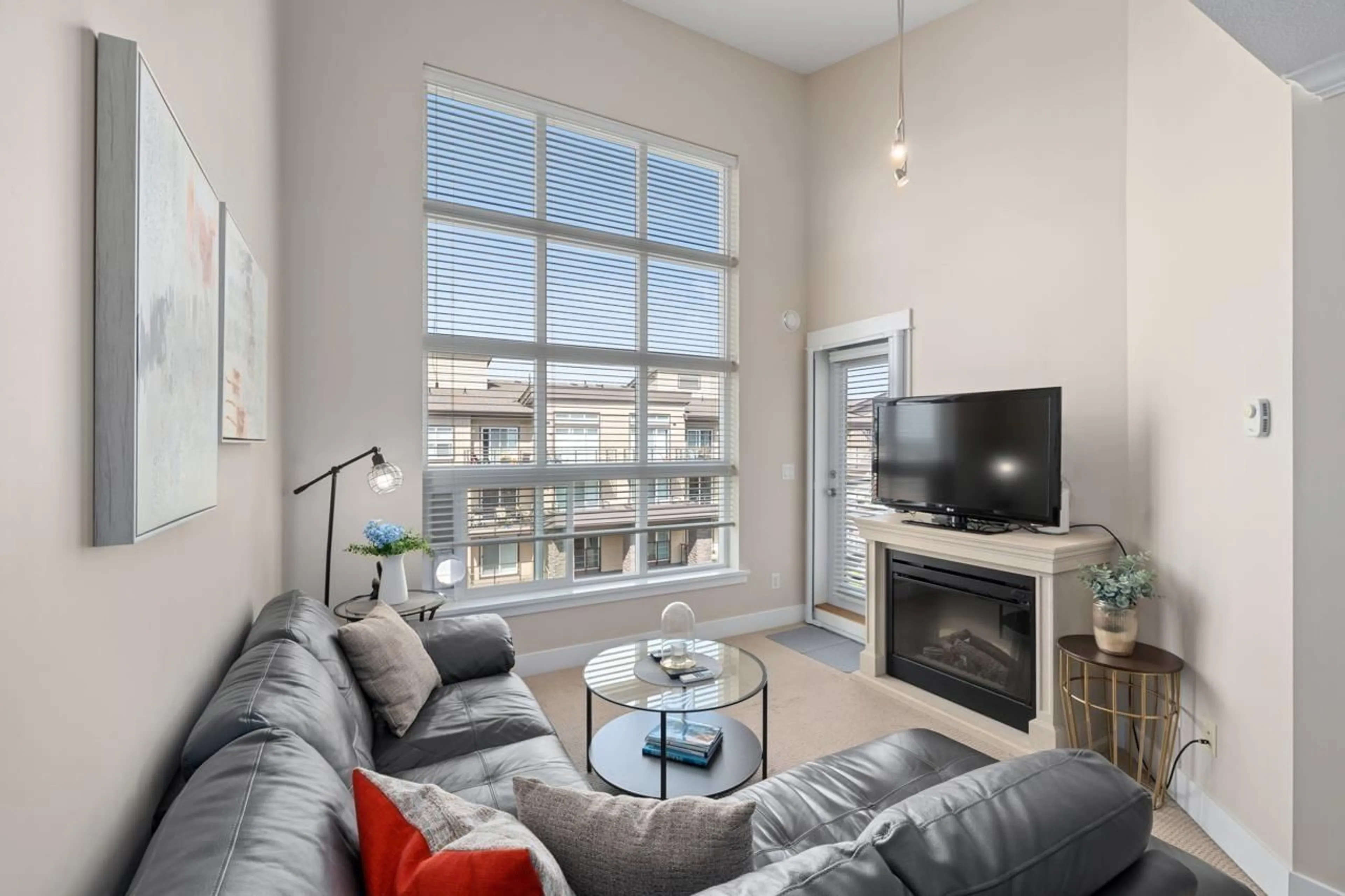 Living room with furniture, unknown for 423 - 30525 CARDINAL, Abbotsford British Columbia V2T0A8