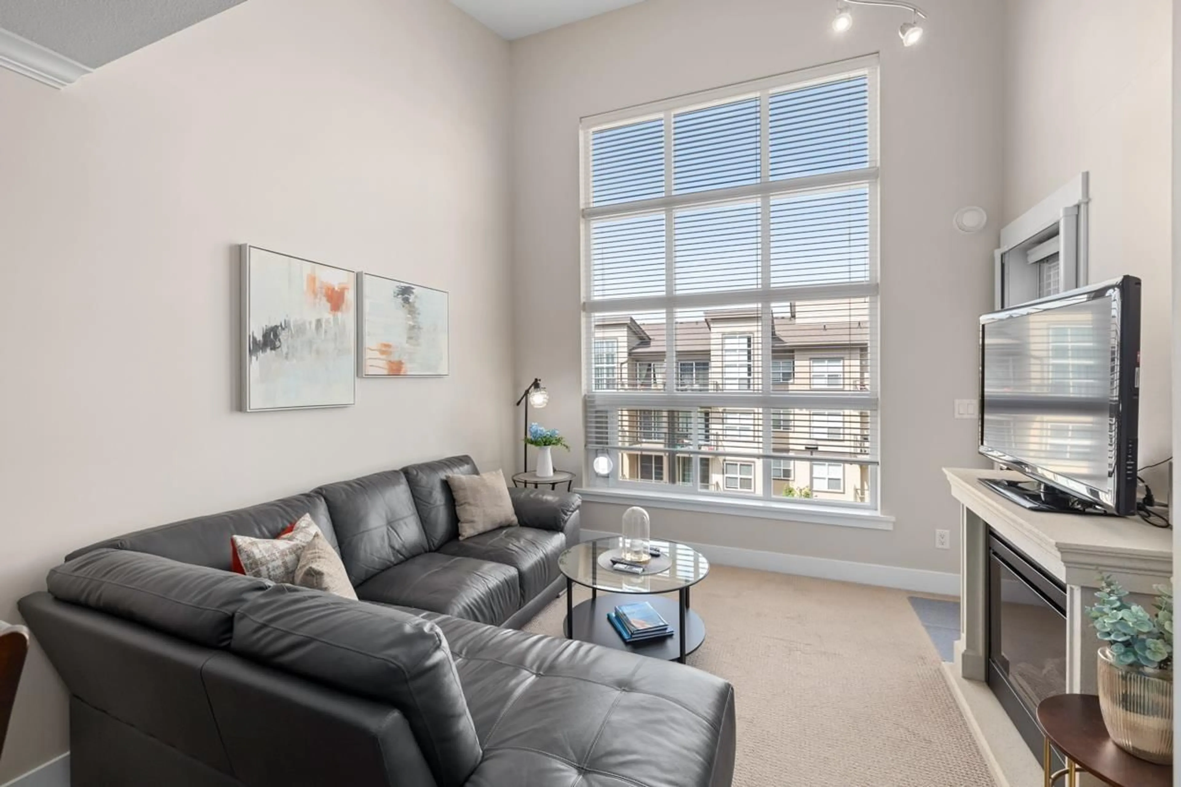 Living room with furniture, unknown for 423 - 30525 CARDINAL, Abbotsford British Columbia V2T0A8