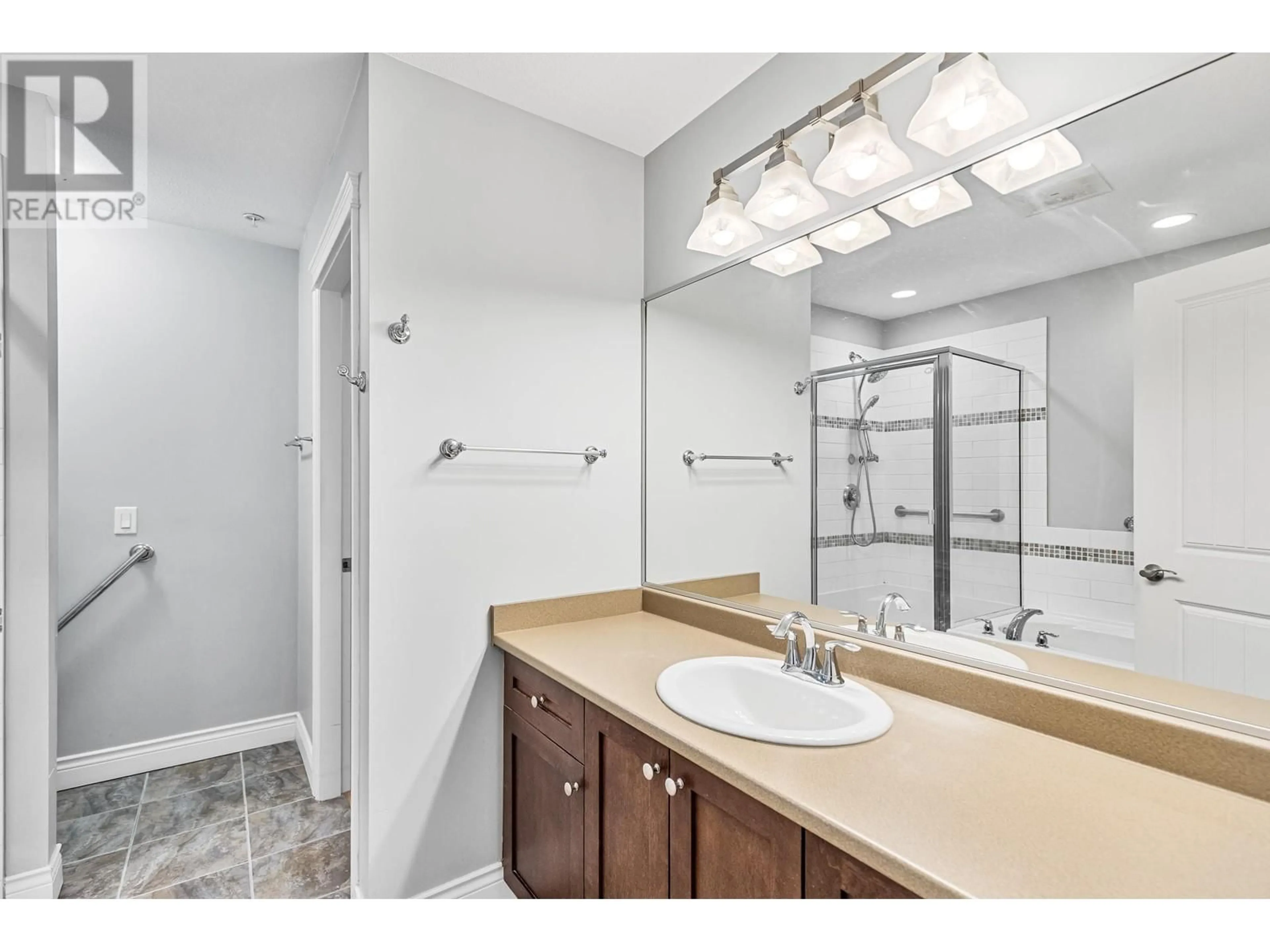 Standard bathroom, ceramic/tile floor for 126 - 12258 224 STREET, Maple Ridge British Columbia V2X8Y7