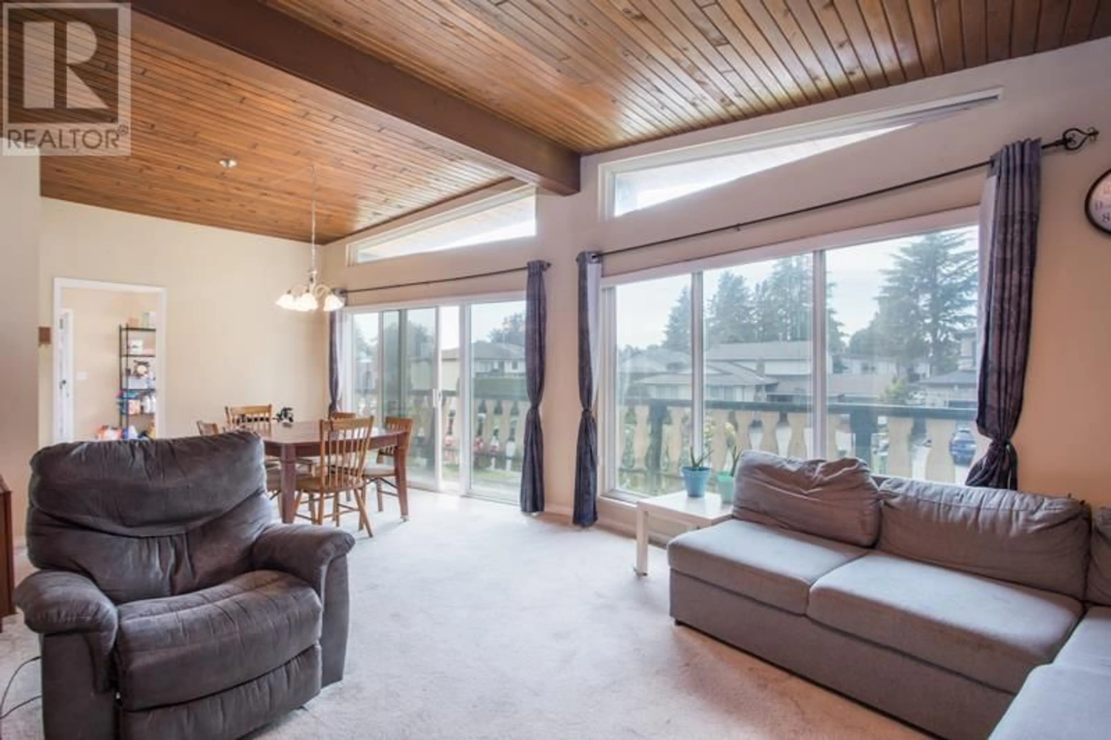 Living room with furniture, wood/laminate floor for 10360 CORNERBROOK CRESCENT, Richmond British Columbia V7E4H4