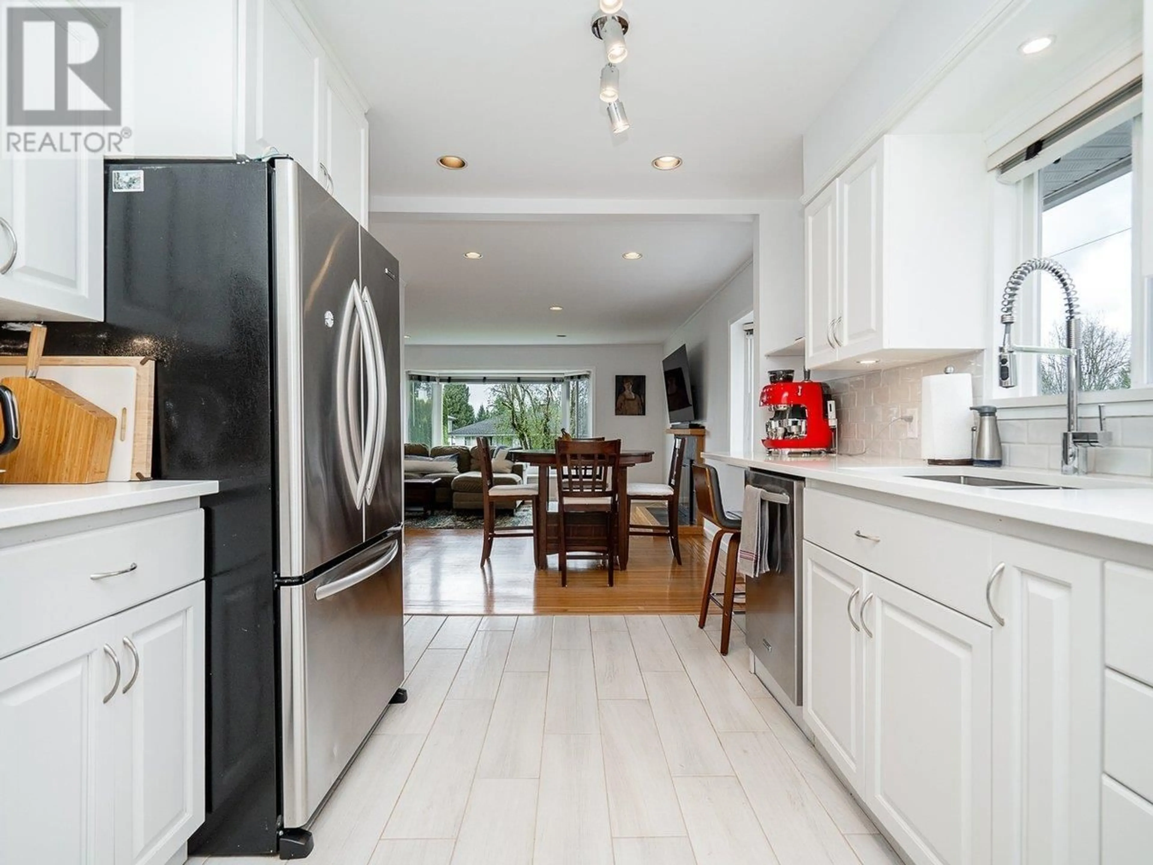 Open concept kitchen, ceramic/tile floor for 8278 18TH AVENUE, Burnaby British Columbia V3N1K3