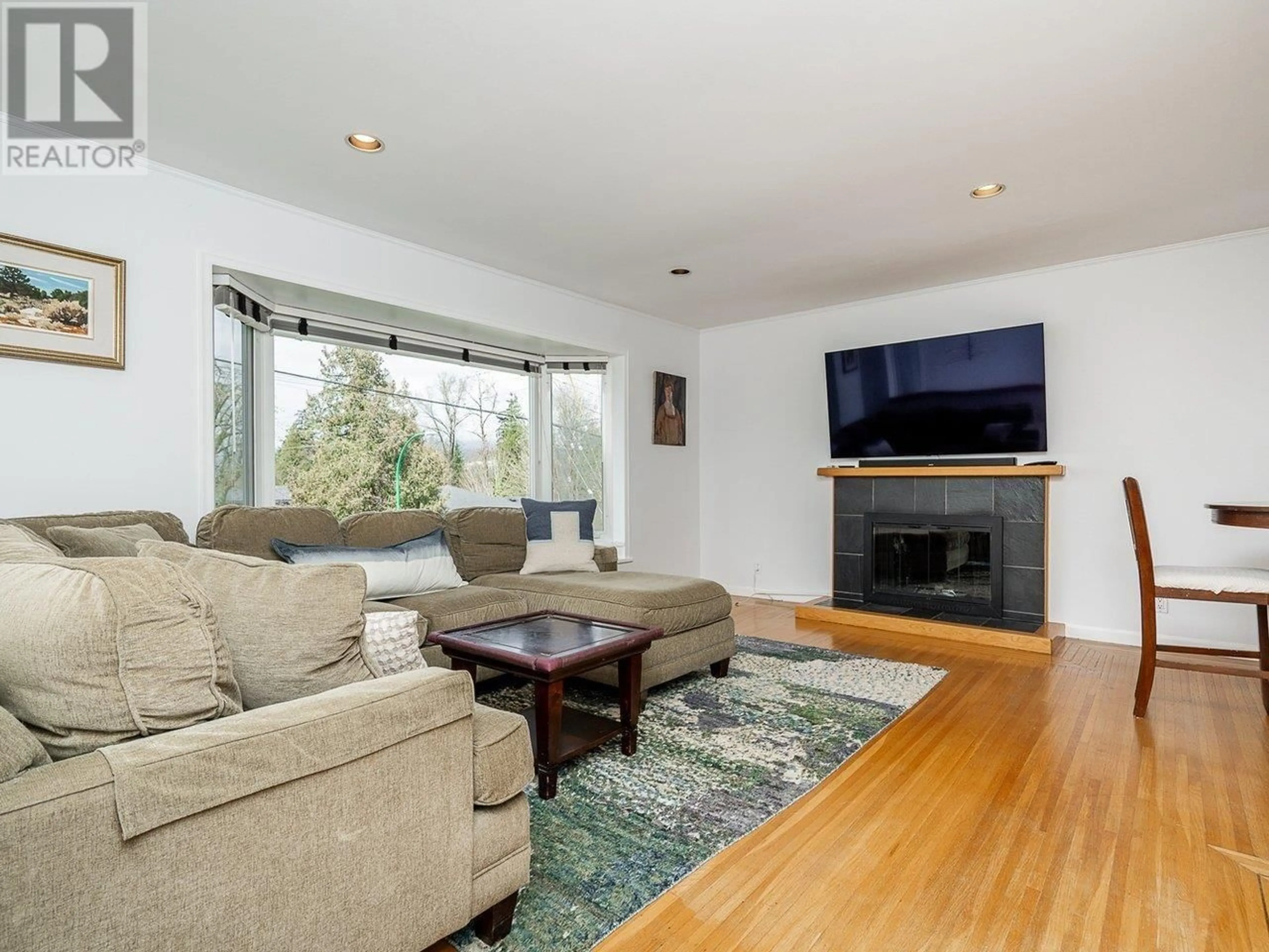 Living room with furniture, wood/laminate floor for 8278 18TH AVENUE, Burnaby British Columbia V3N1K3