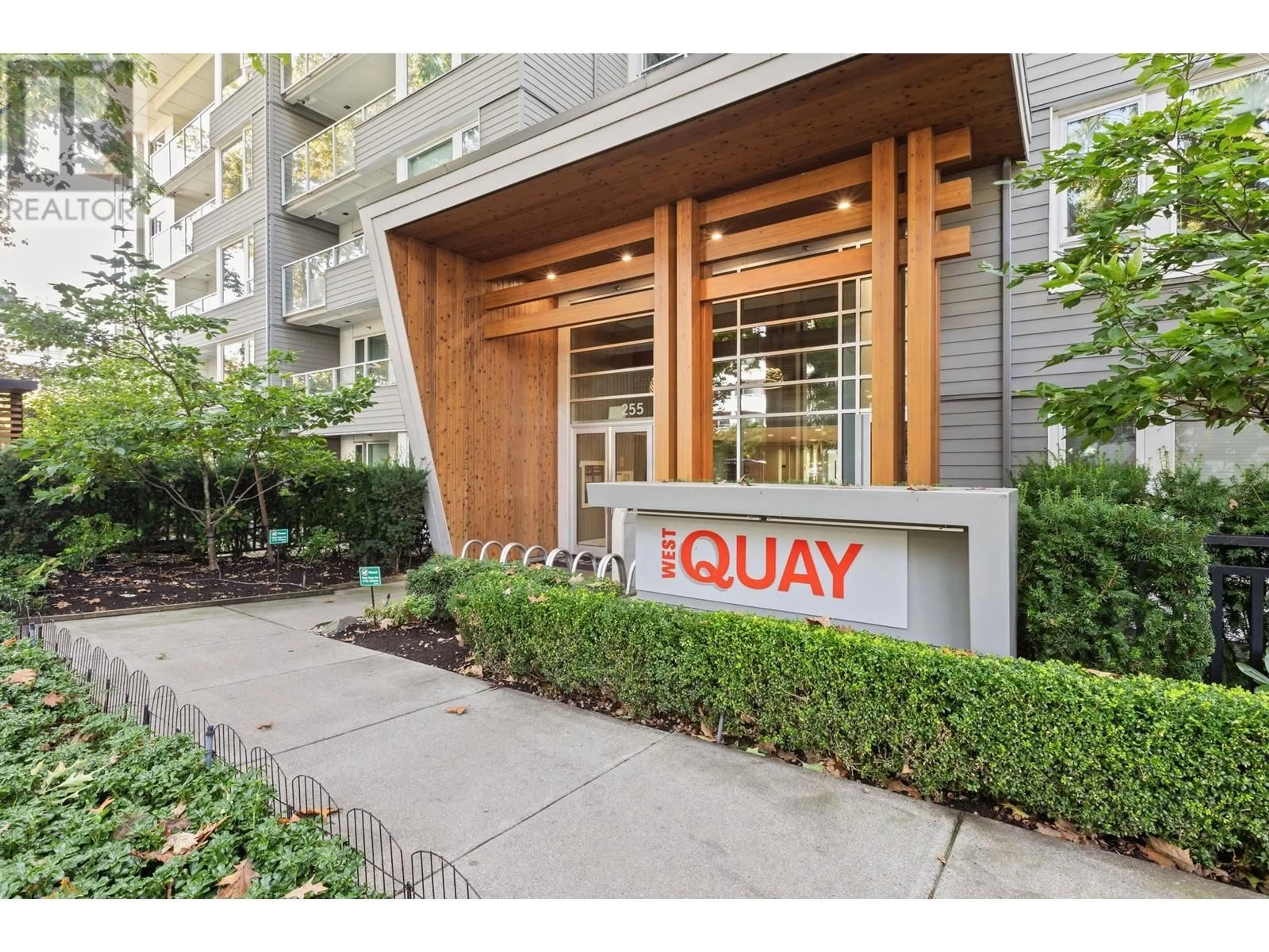 Indoor entryway for 111 - 255 1ST STREET, North Vancouver British Columbia V7M3G8