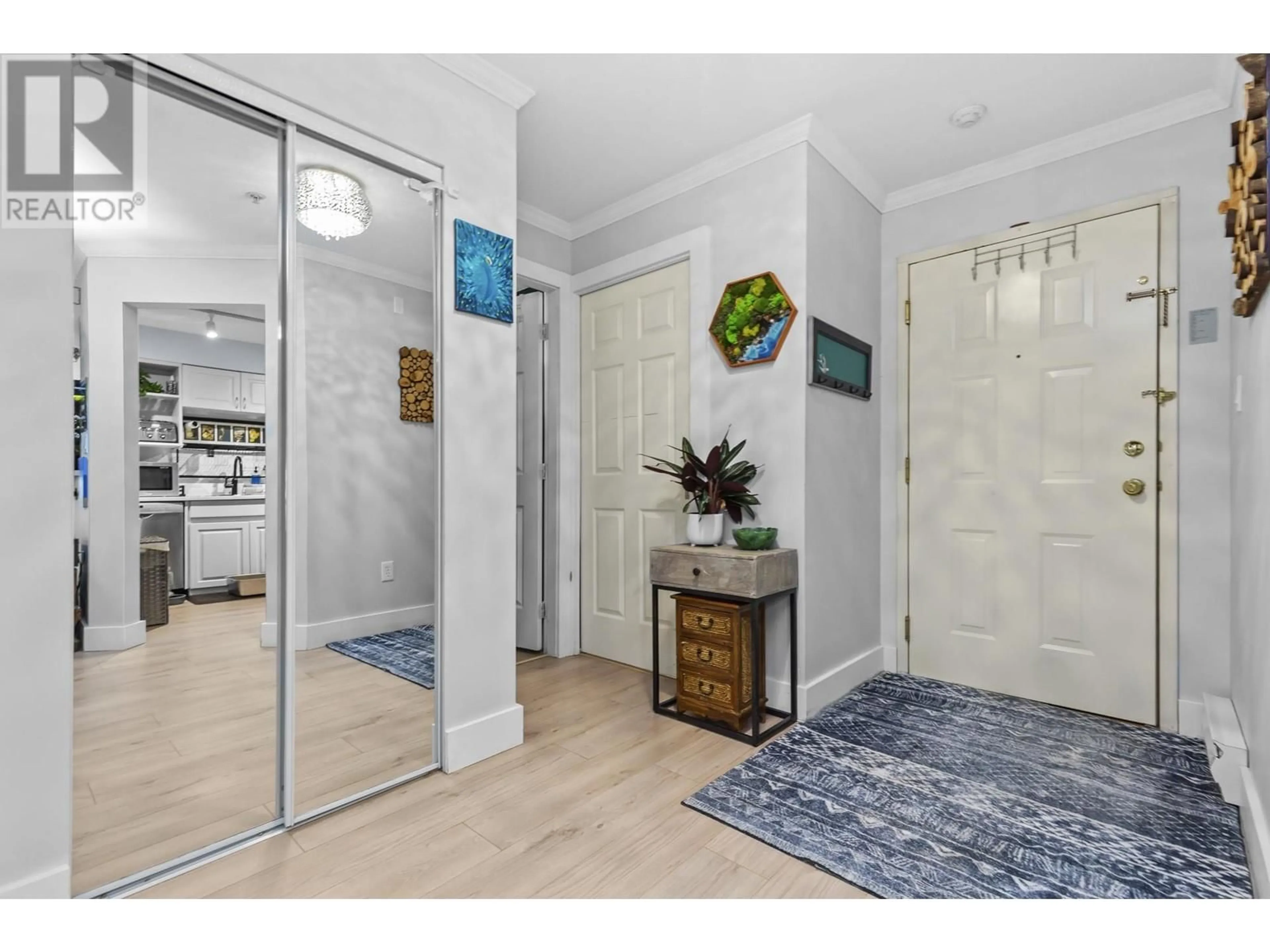 Indoor entryway for 106 - 1955 SUFFOLK AVENUE, Port Coquitlam British Columbia V3B1H3