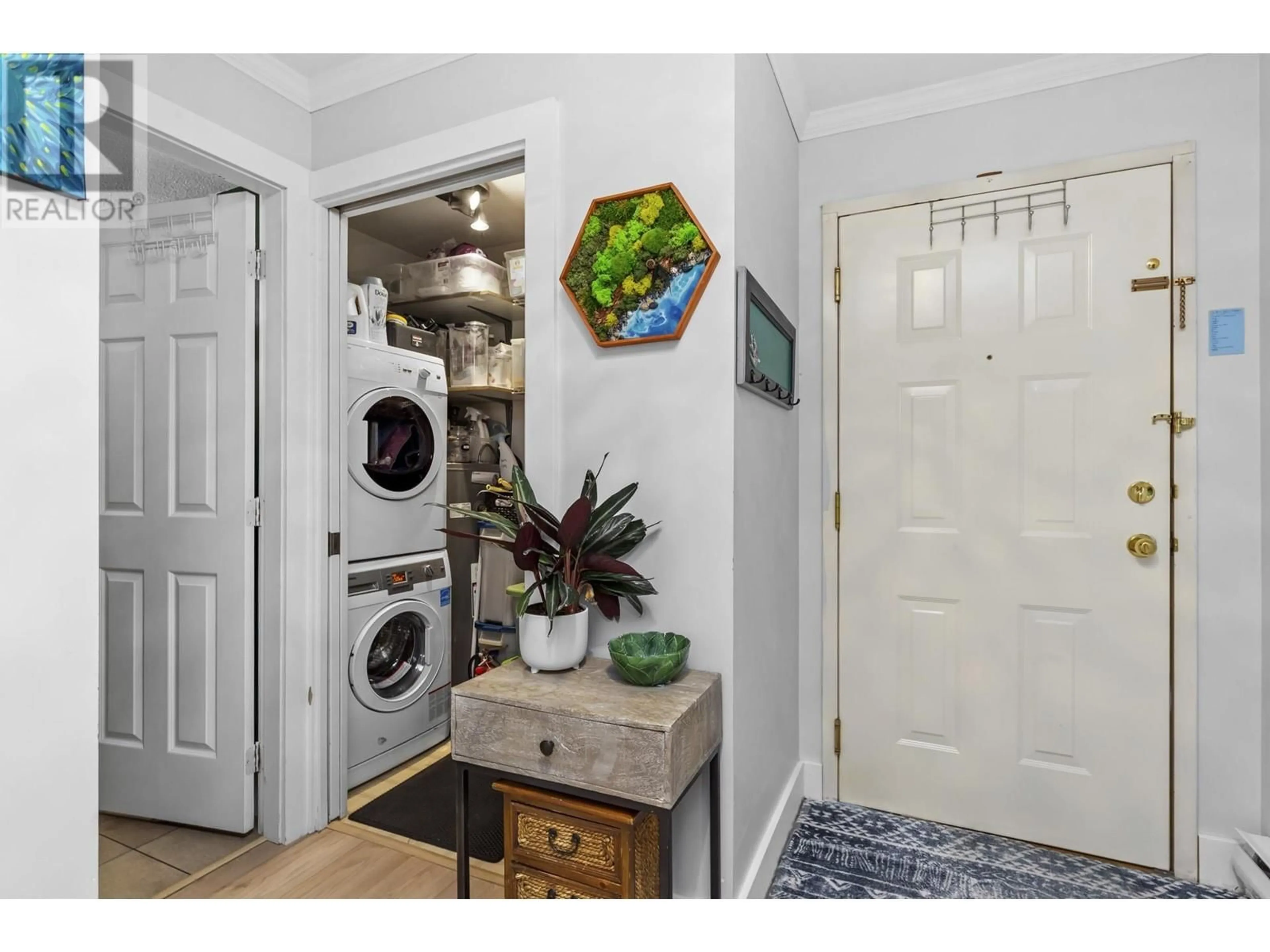 Indoor entryway for 106 - 1955 SUFFOLK AVENUE, Port Coquitlam British Columbia V3B1H3