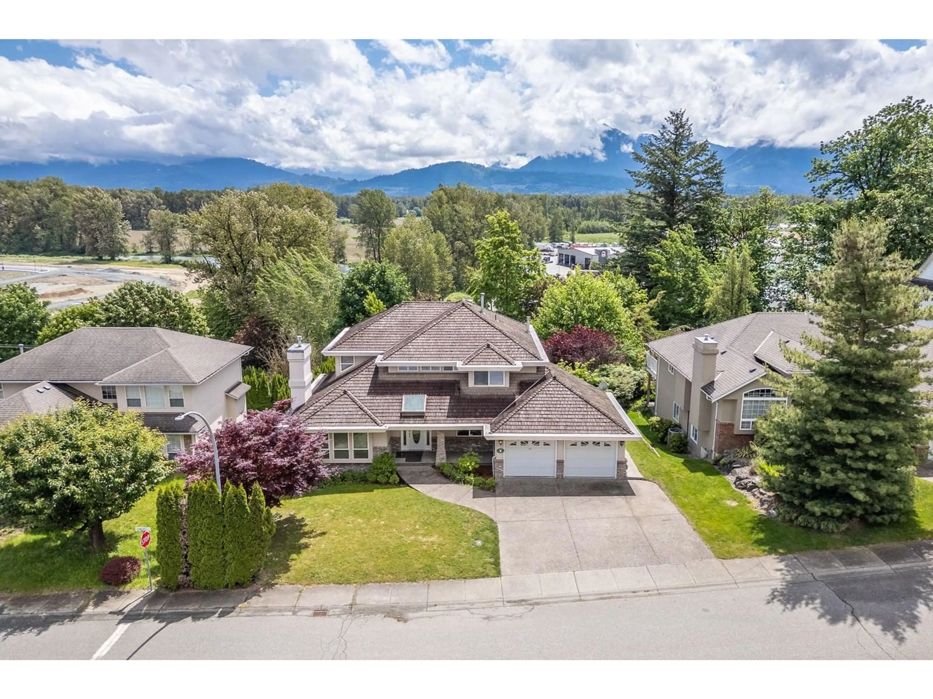 A pic from outside/outdoor area/front of a property/back of a property/a pic from drone, mountain view for 8678 SUNBURST PLACE, Chilliwack British Columbia V2R3J1
