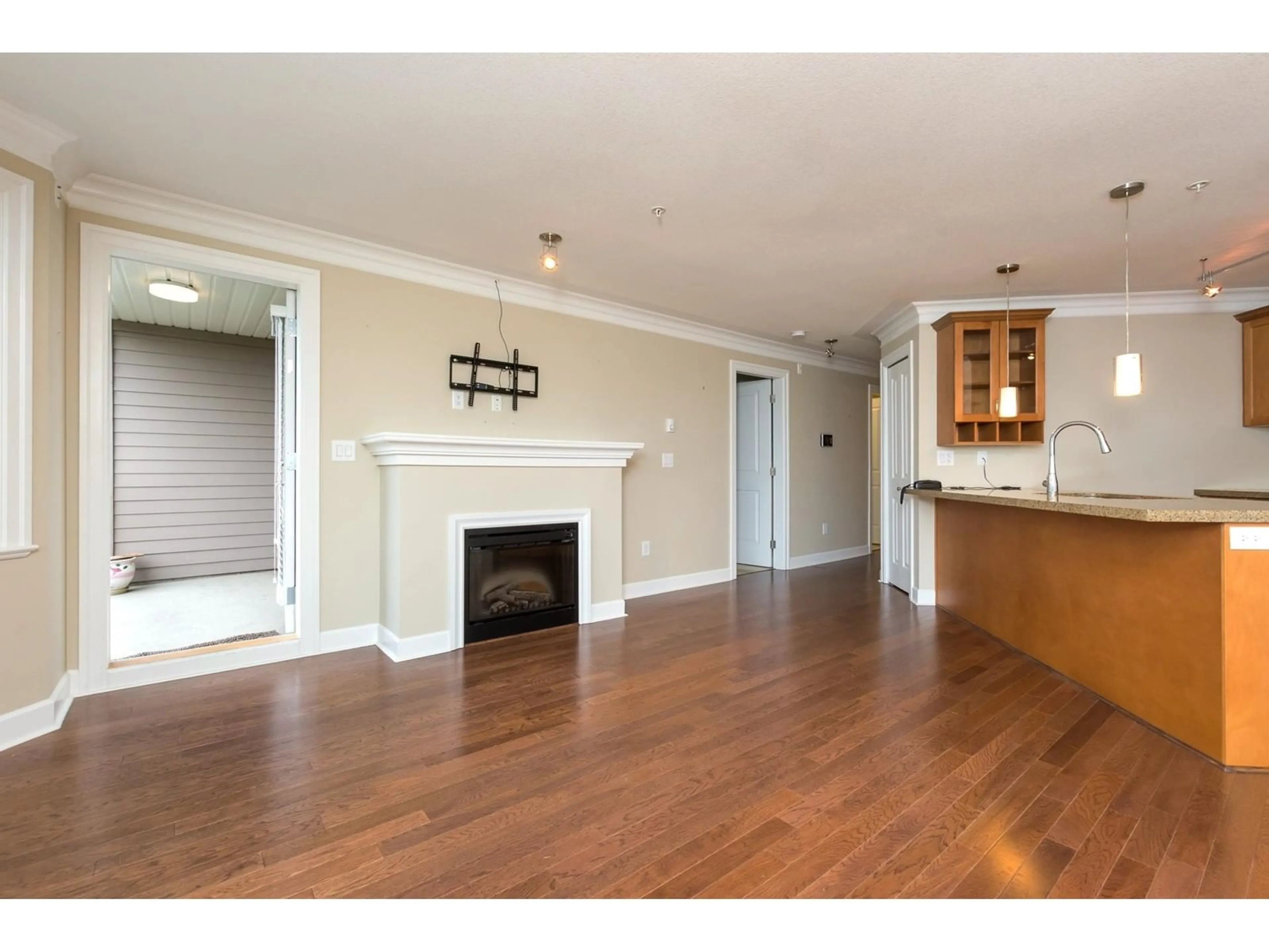 Unknown for 207 - 15357 ROPER, White Rock British Columbia V4B2G2