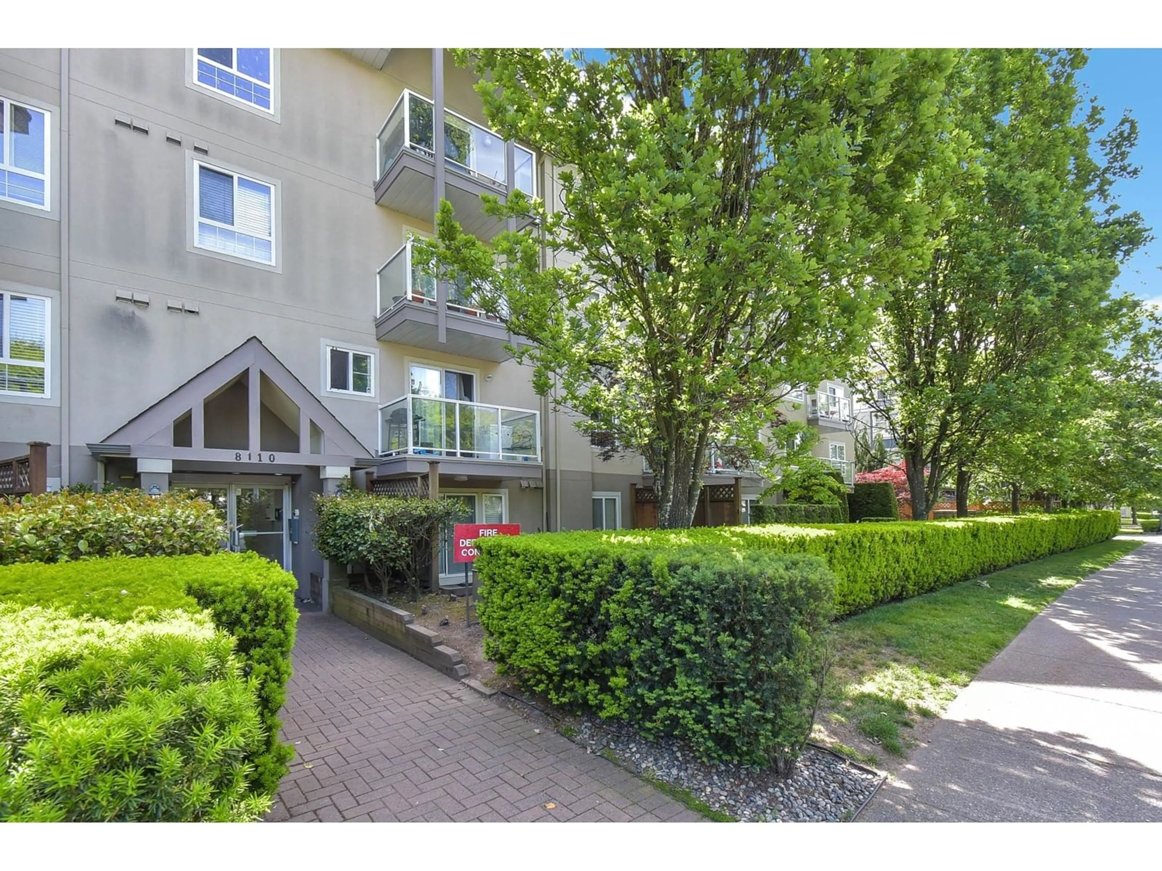 Patio, street for 111 - 8110 120A, Surrey British Columbia V3W3P3