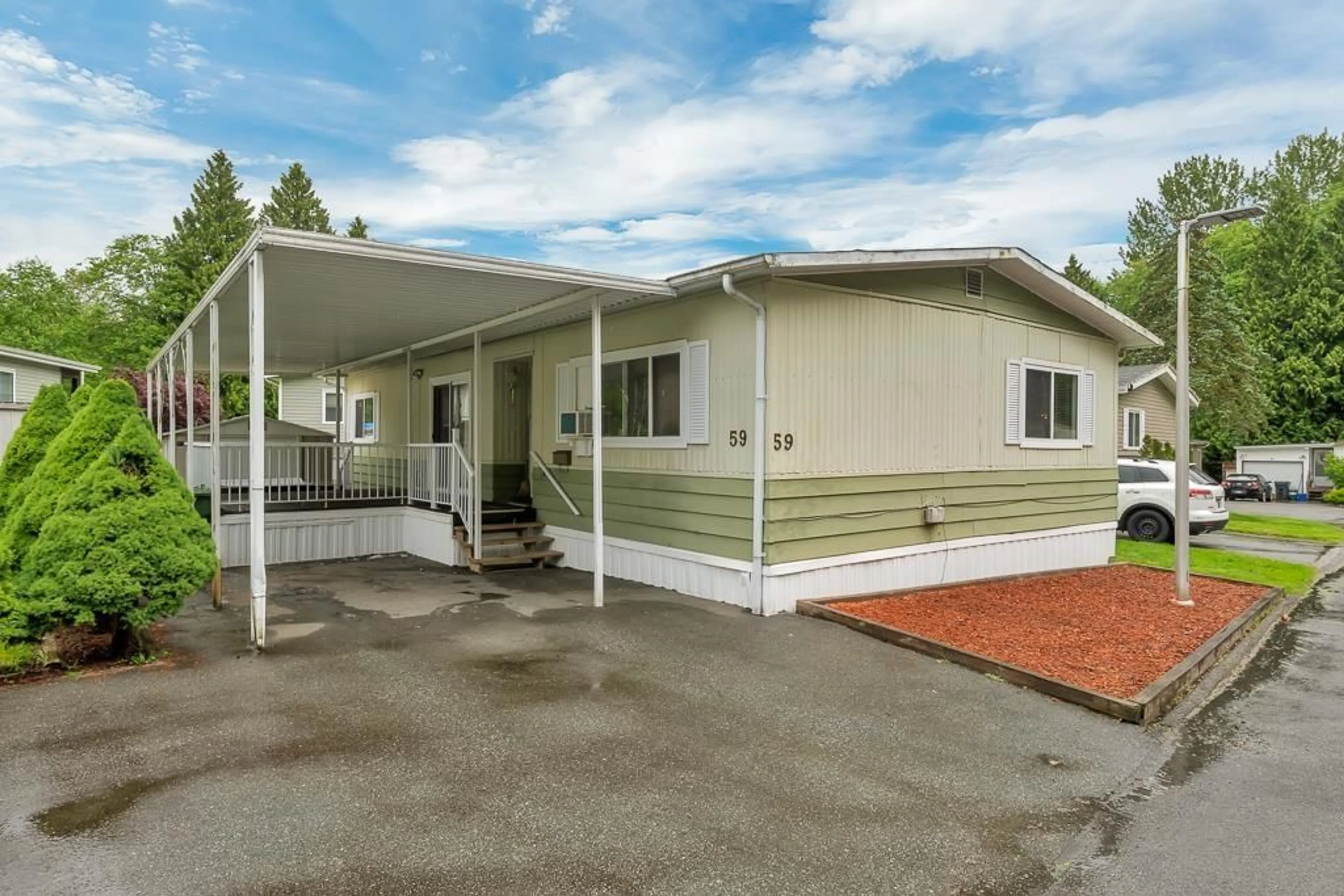 Home with vinyl exterior material, unknown for 59 - 8220 KING GEORGE, Surrey British Columbia V3W6E1