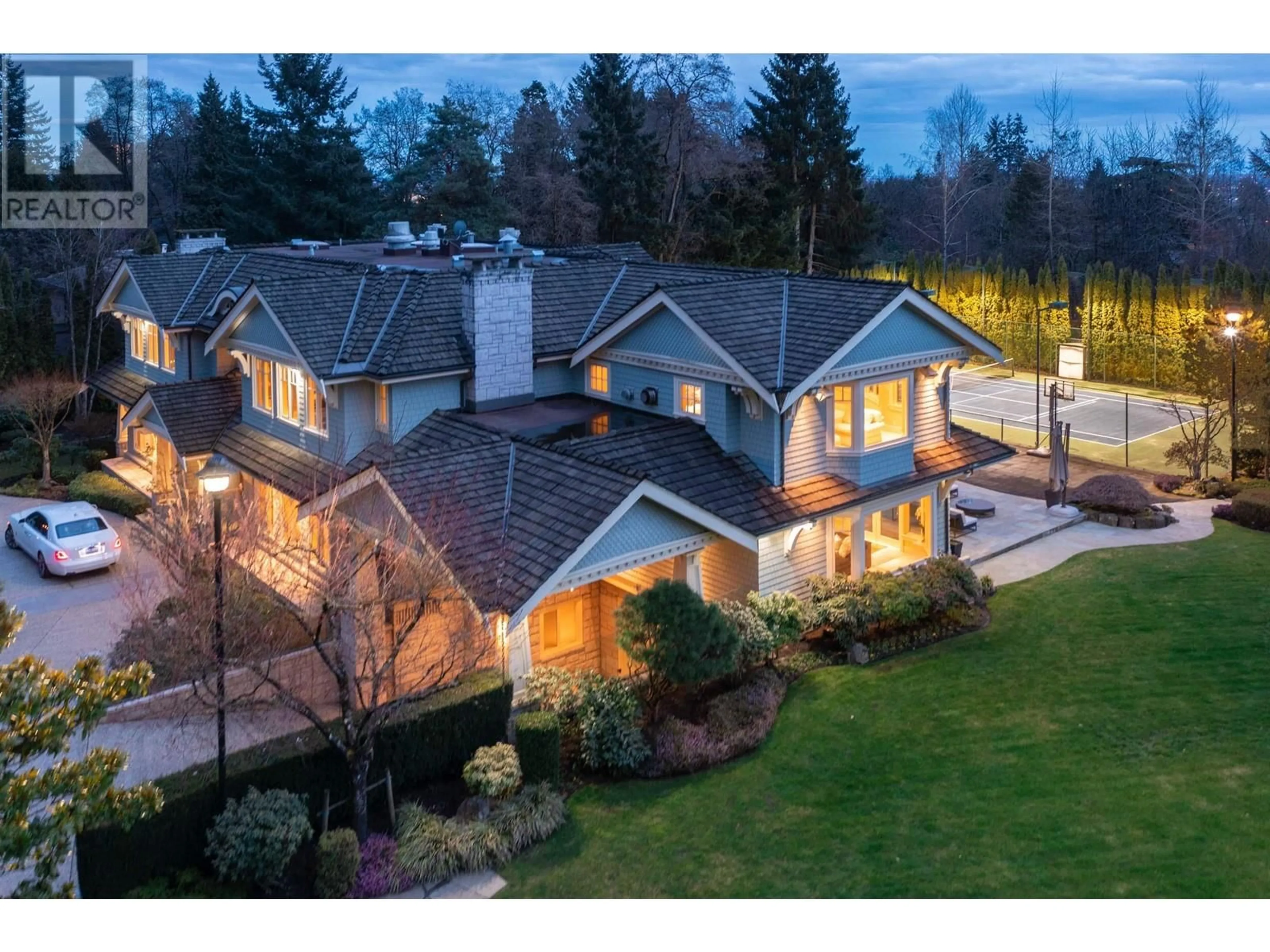 A pic from outside/outdoor area/front of a property/back of a property/a pic from drone, street for 1188 55TH AVENUE, Vancouver British Columbia V6P1R1
