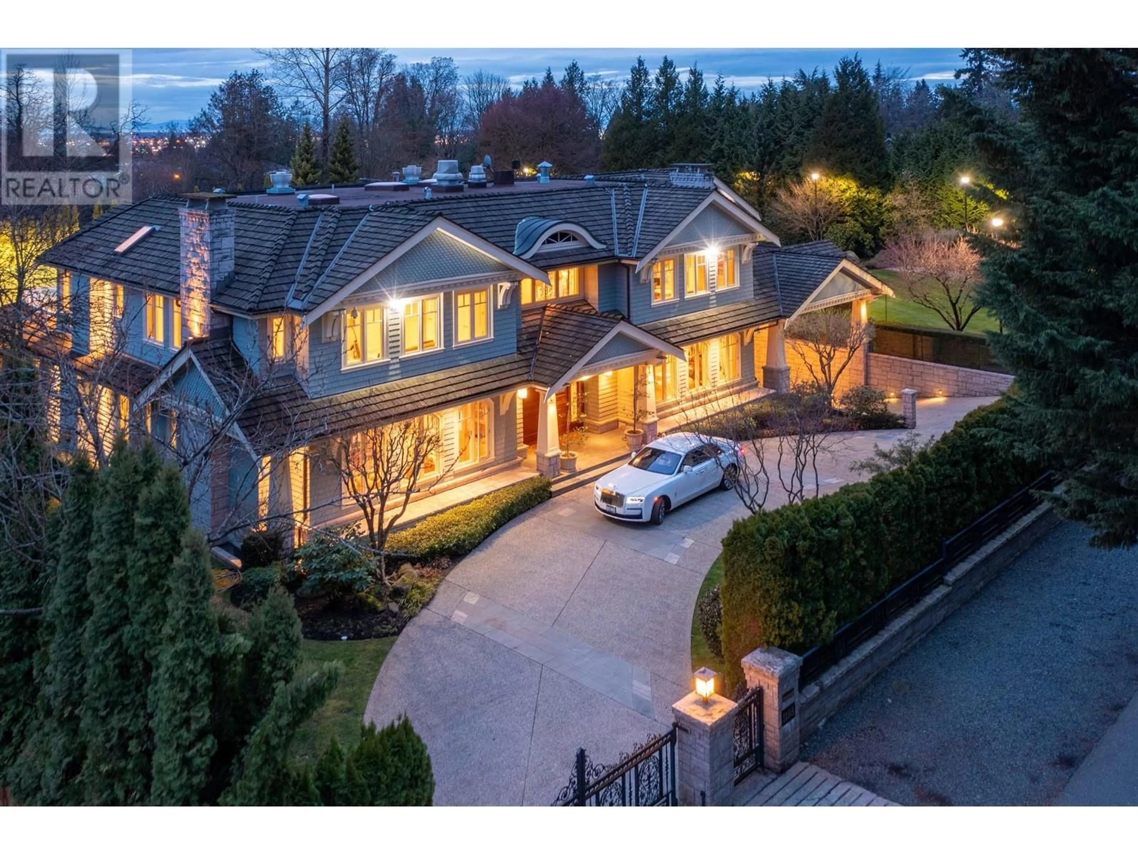 A pic from outside/outdoor area/front of a property/back of a property/a pic from drone, unknown for 1188 55TH AVENUE, Vancouver British Columbia V6P1R1
