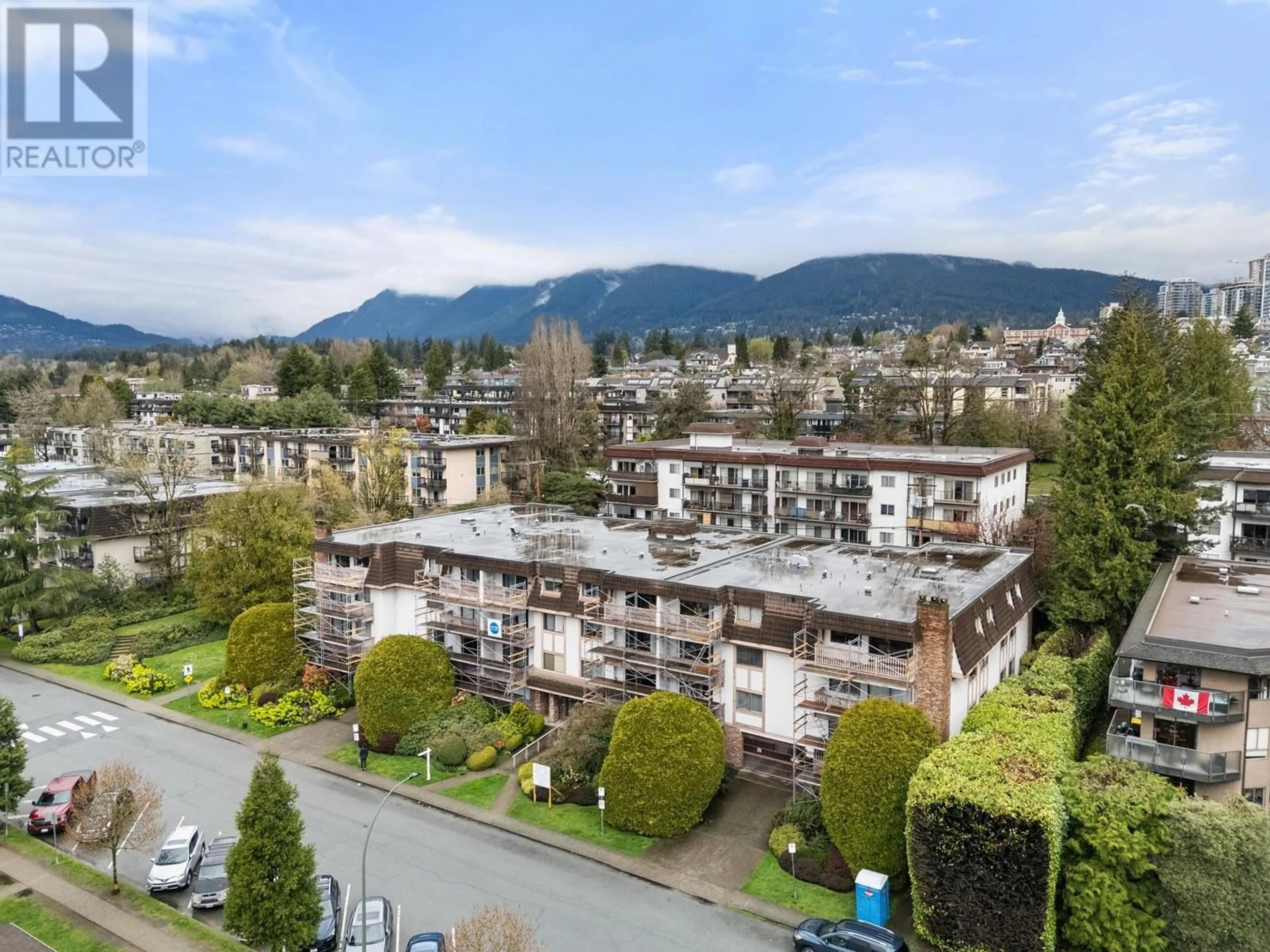 A pic from outside/outdoor area/front of a property/back of a property/a pic from drone, mountain view for 211 - 236 2ND STREET, North Vancouver British Columbia V7M1C6
