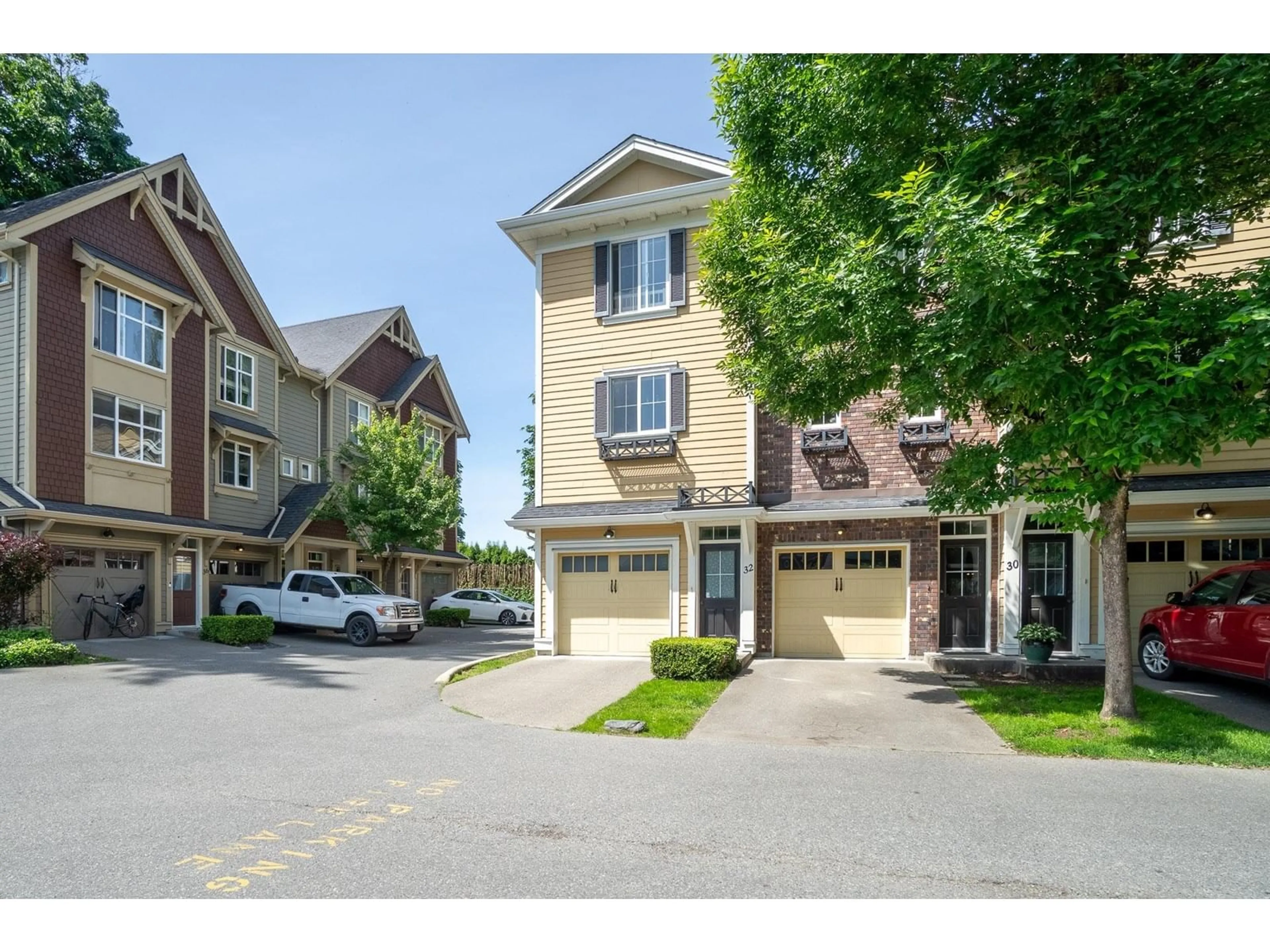 A pic from outside/outdoor area/front of a property/back of a property/a pic from drone, street for 32 - 5805 SAPPERS WAY, Chilliwack British Columbia V2R0L7
