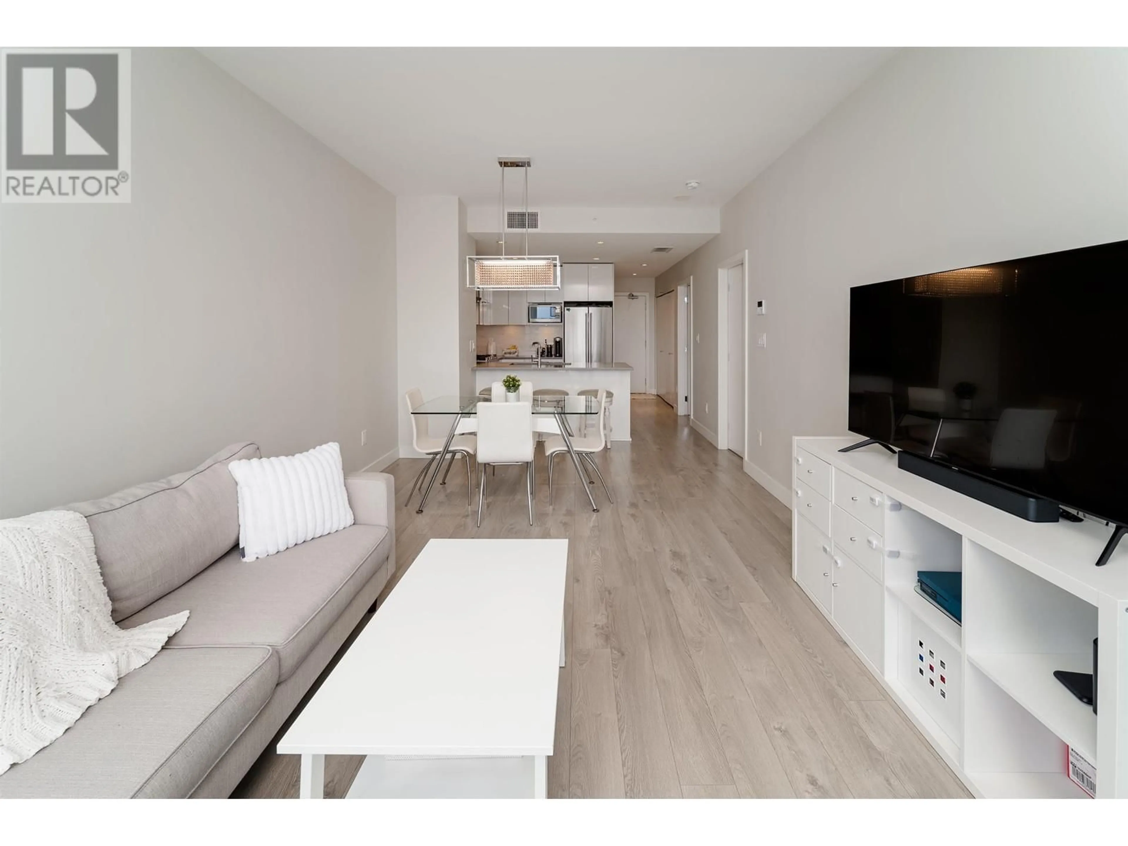 Living room with furniture, wood/laminate floor for 2709 - 1788 GILMORE AVENUE, Burnaby British Columbia V5C4T3