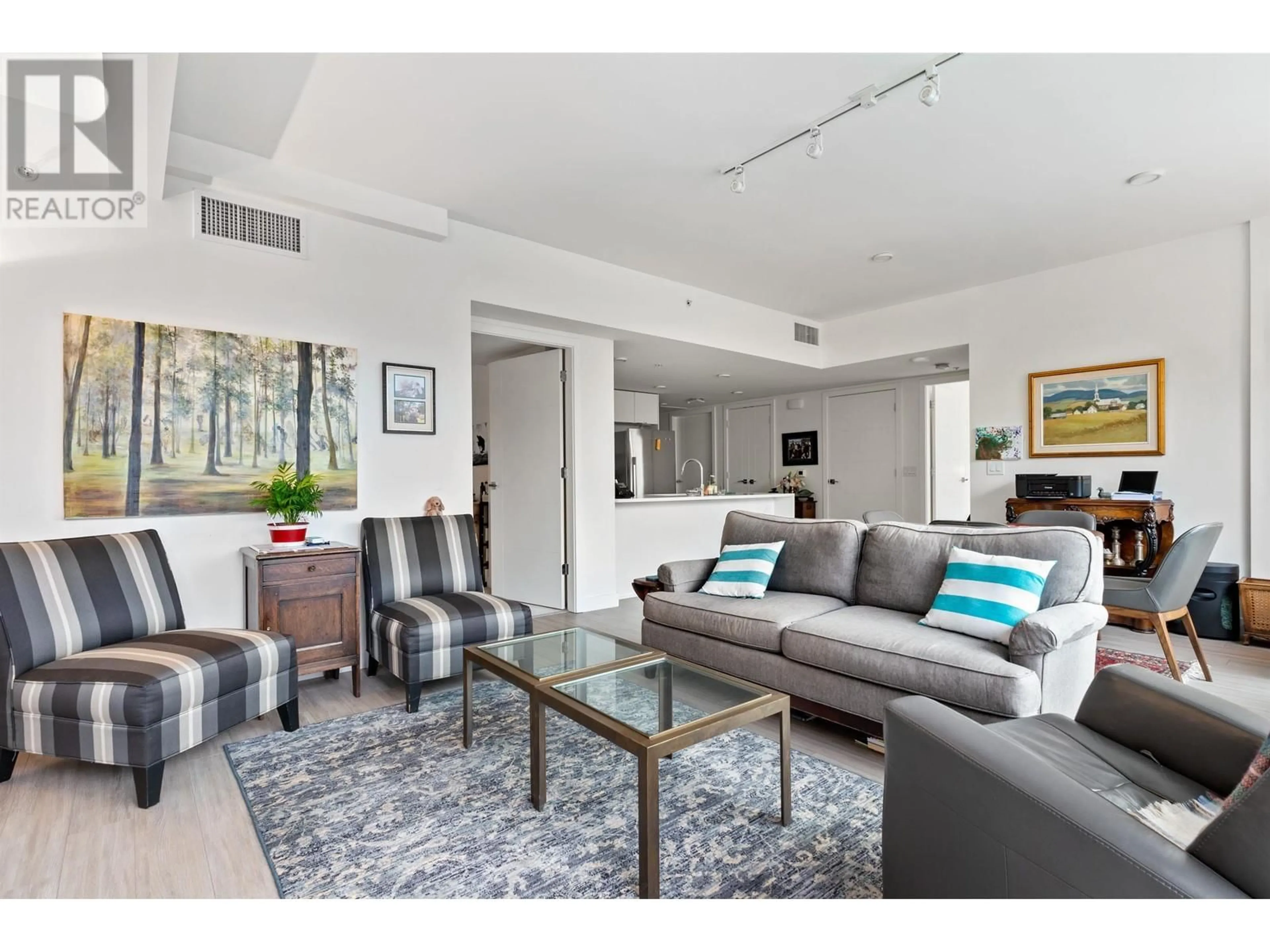 Living room with furniture, unknown for 372 - 438 KING EDWARD AVENUE, Vancouver British Columbia V5Y0M5