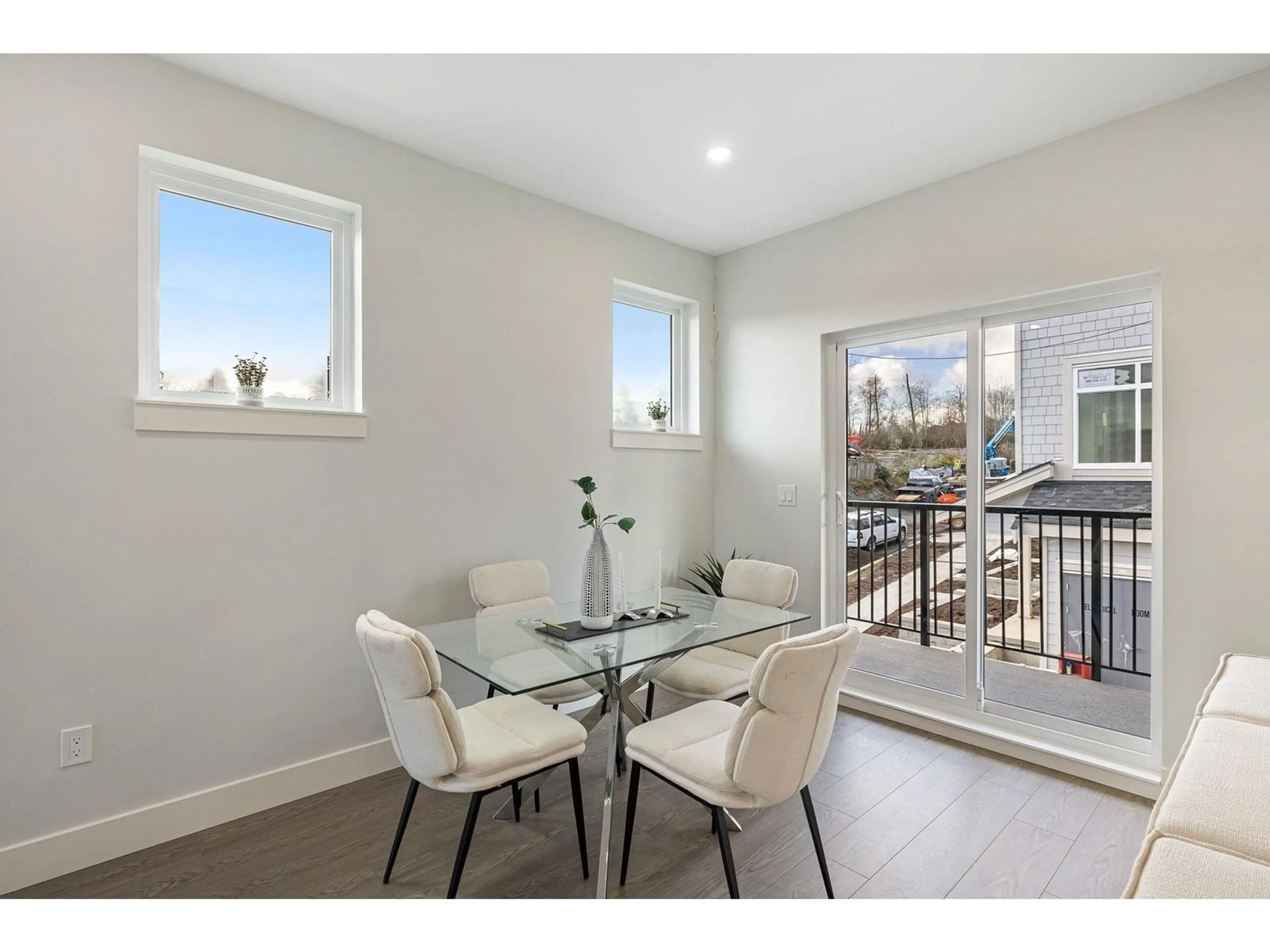 A pic of a room for 3 - 14391 61A, Surrey British Columbia V3X0E5