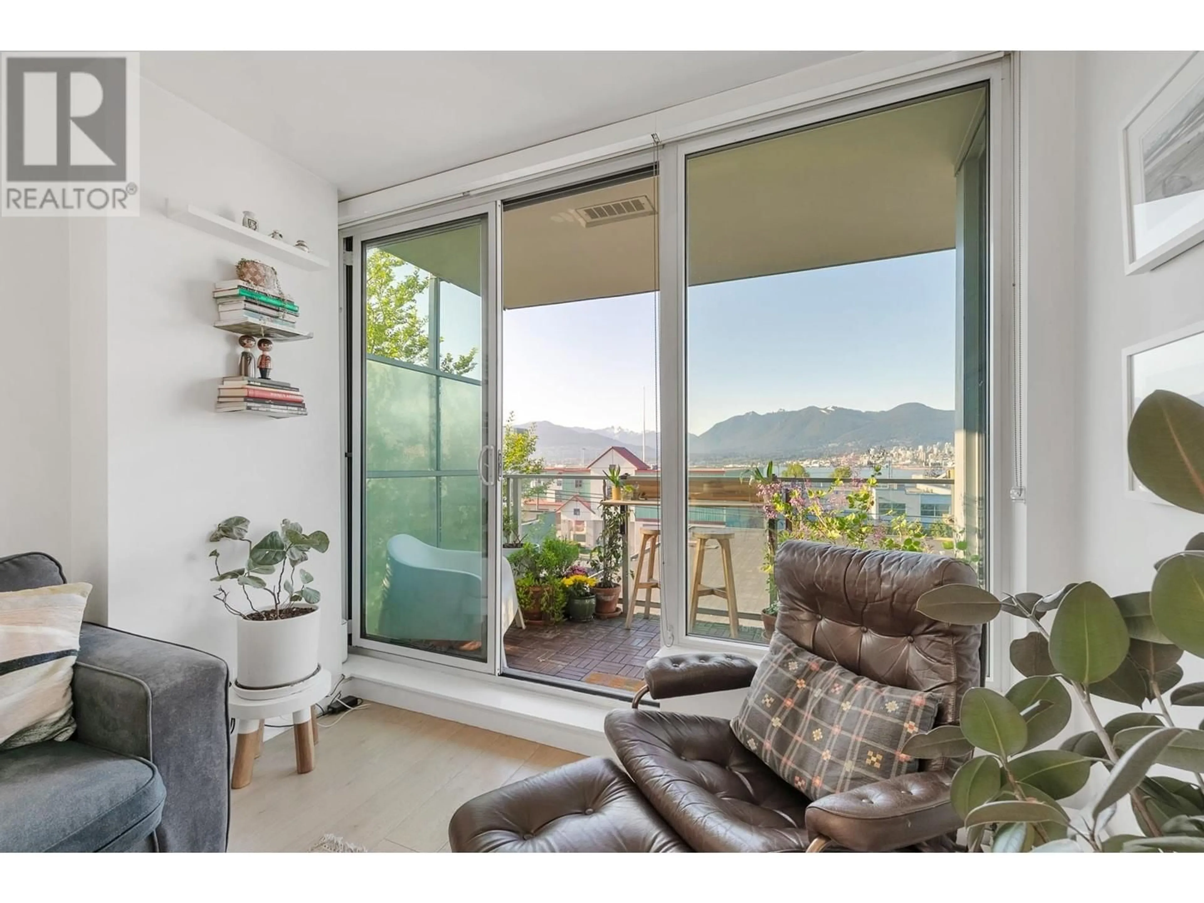 Balcony in the apartment, water/lake/river/ocean view for 302 - 933 HASTINGS STREET, Vancouver British Columbia V6A0G6