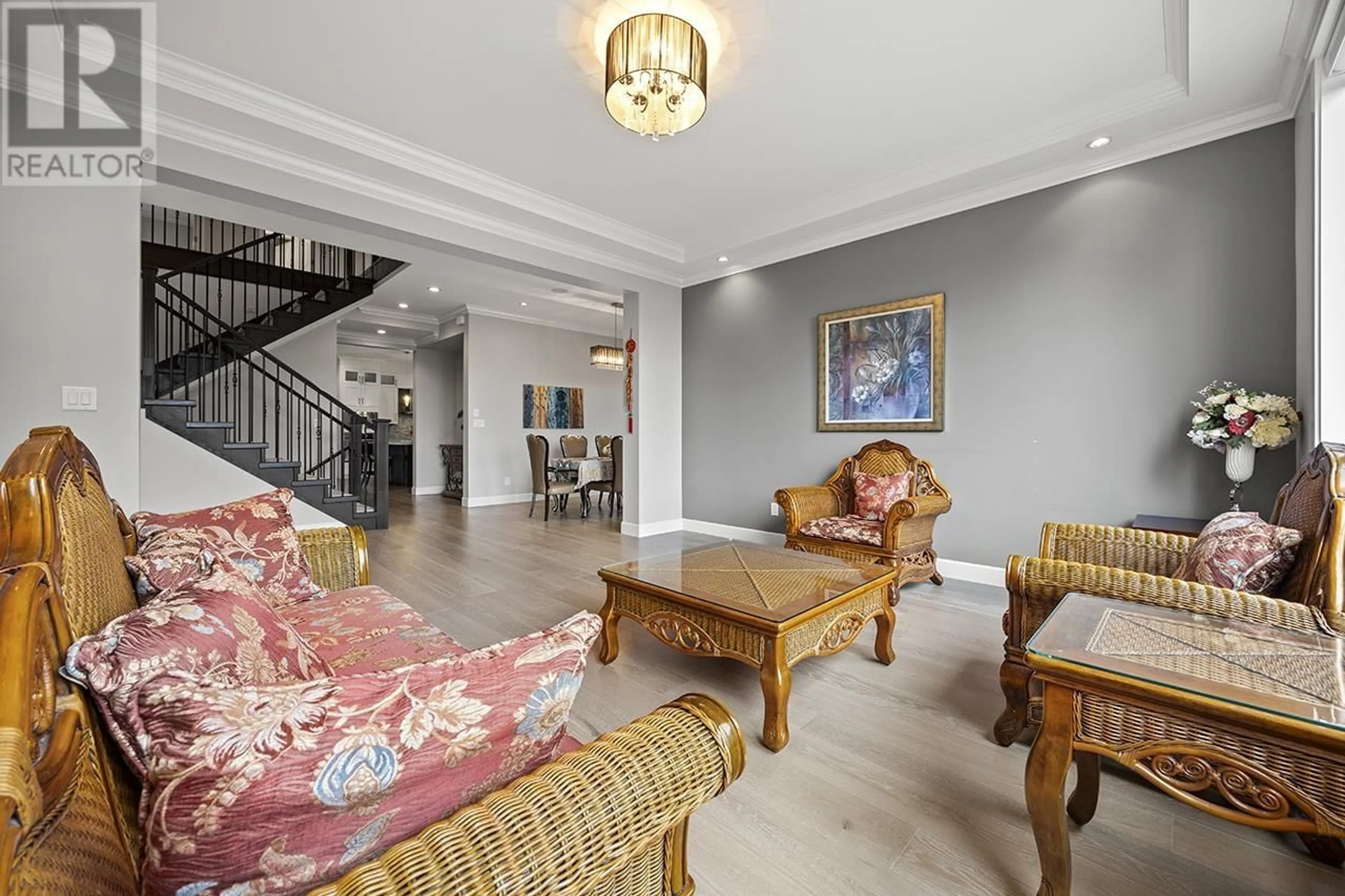 Indoor foyer for 3483 WALES AVENUE, Coquitlam British Columbia V3E0K5