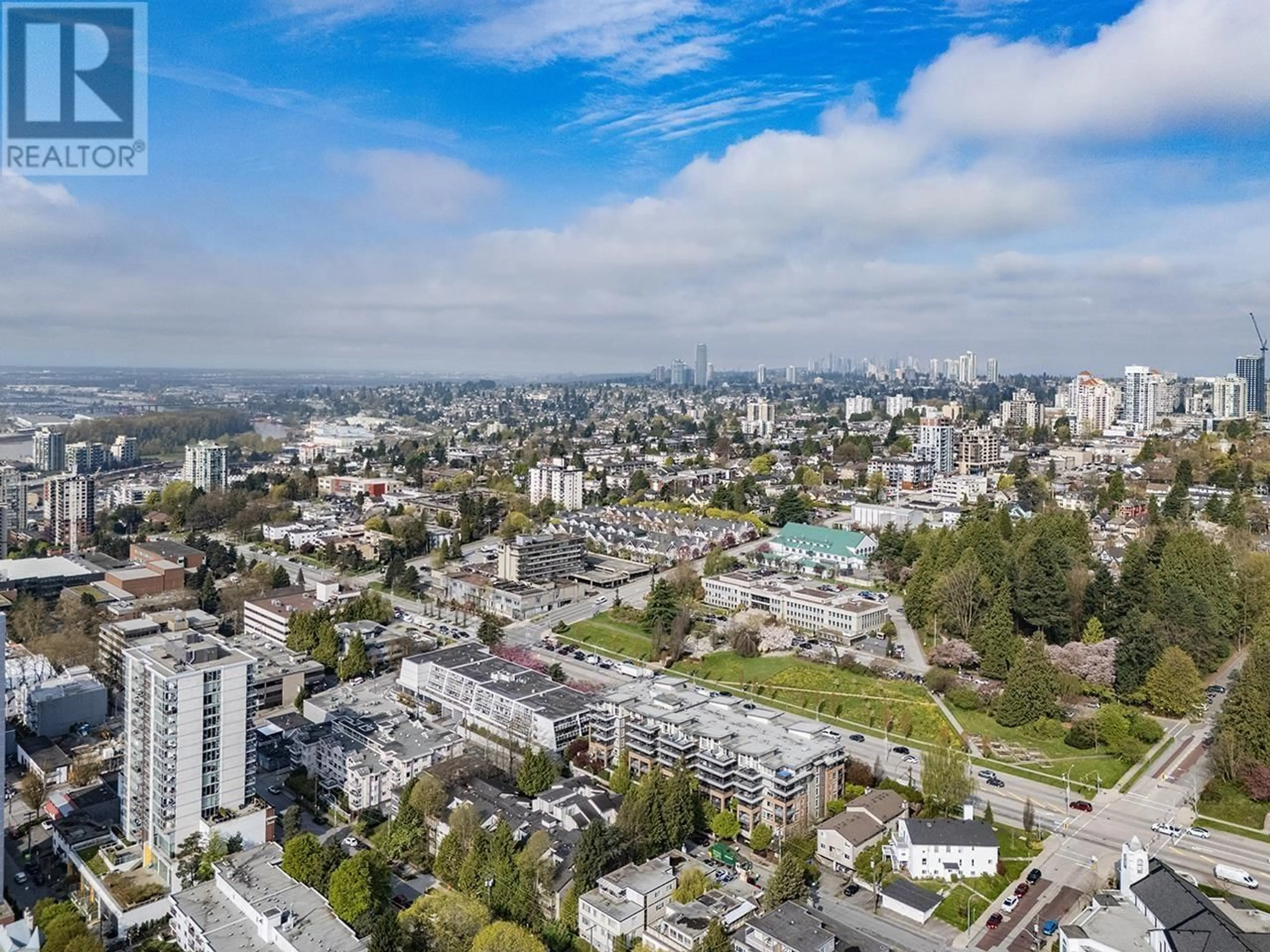 A pic from outside/outdoor area/front of a property/back of a property/a pic from drone, city buildings view from balcony for 316 - 500 ROYAL AVENUE, New Westminster British Columbia V3L0G5