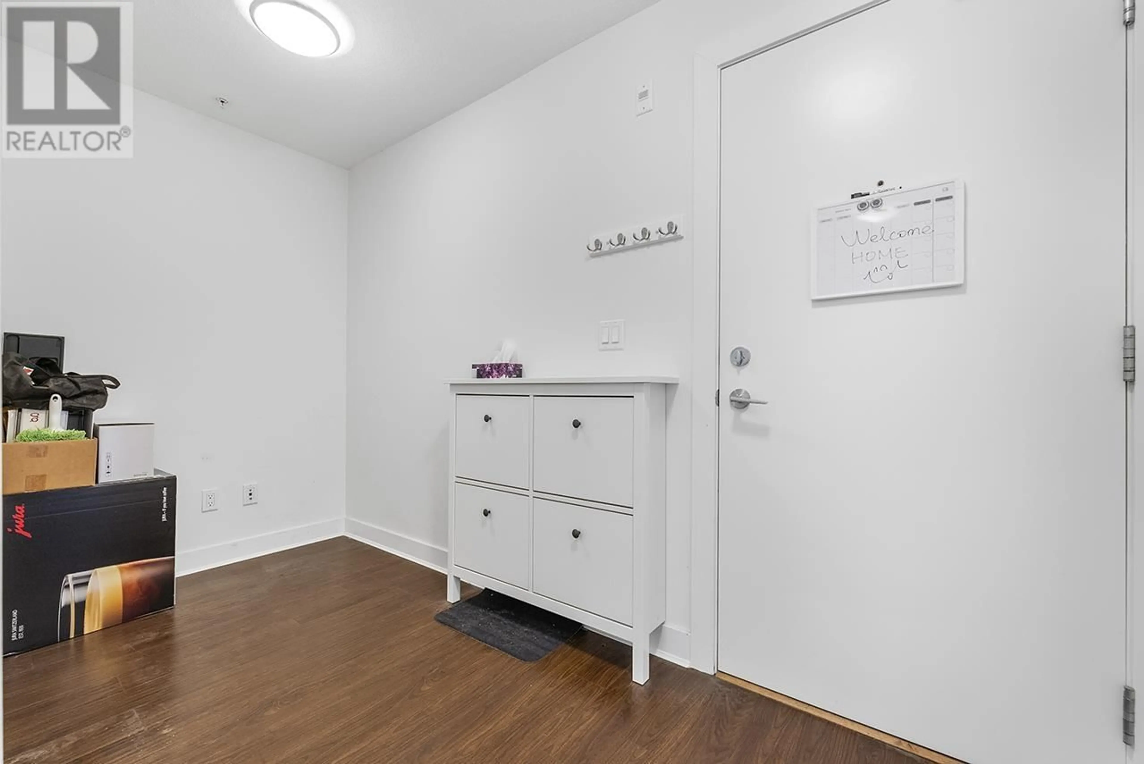 Indoor entryway for 316 - 500 ROYAL AVENUE, New Westminster British Columbia V3L0G5