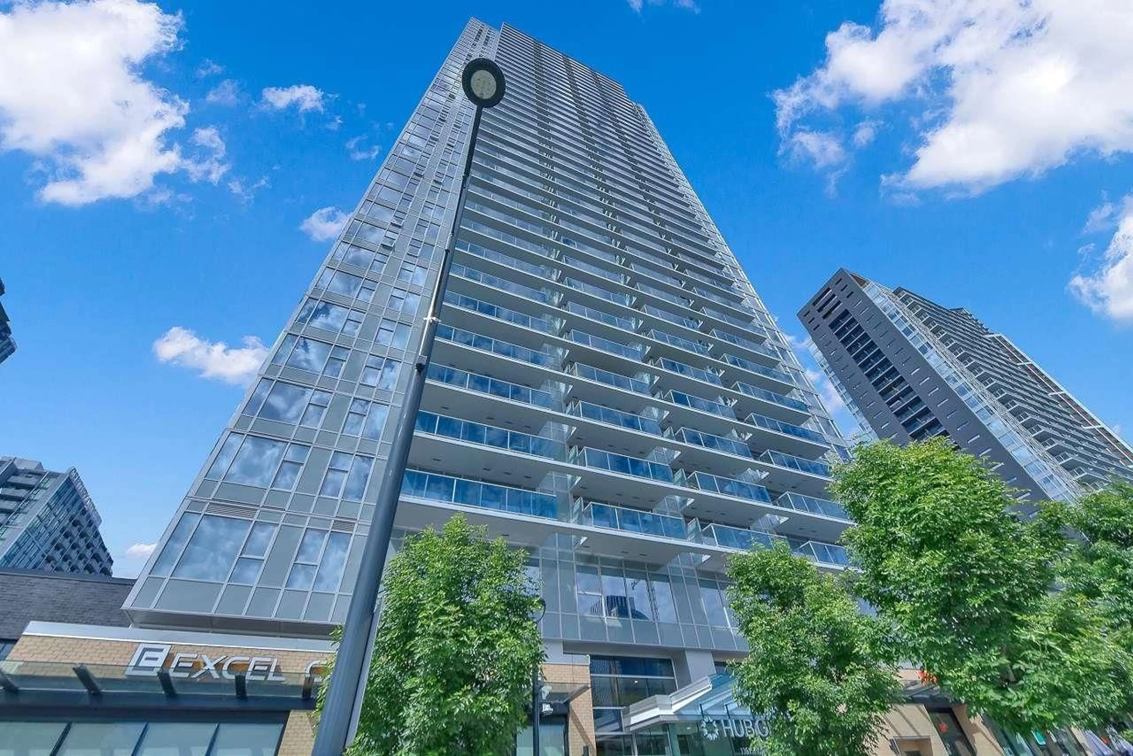 Patio, building for 1302 - 13615 FRASER, Surrey British Columbia V3T0P7