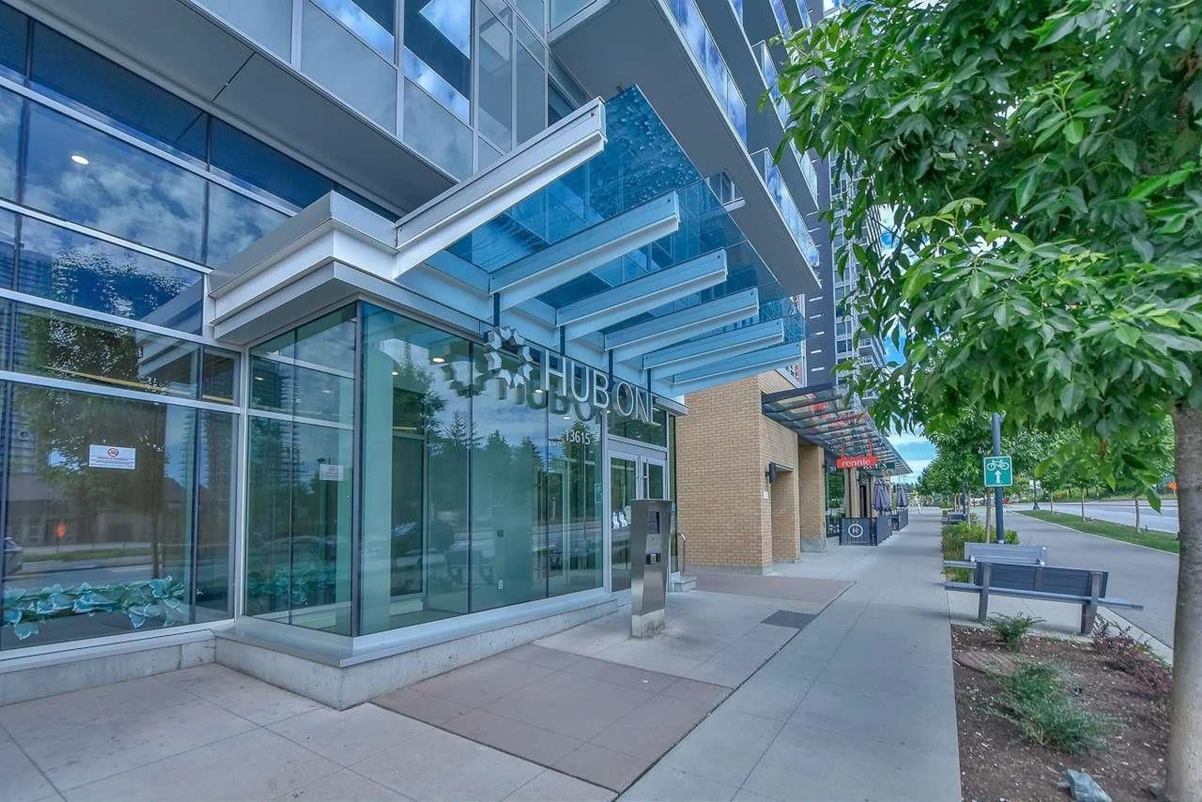Indoor foyer for 1302 - 13615 FRASER, Surrey British Columbia V3T0P7