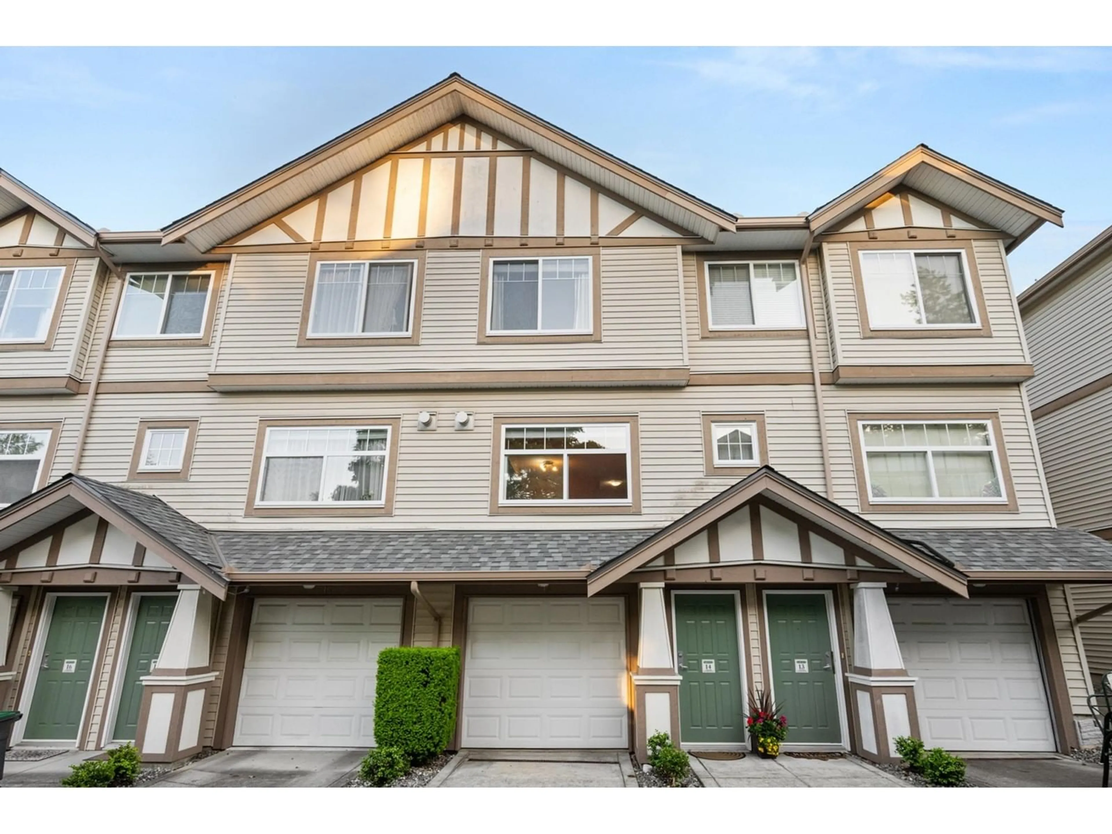 Unknown for 14 - 2678 KING GEORGE, Surrey British Columbia V4P1H6