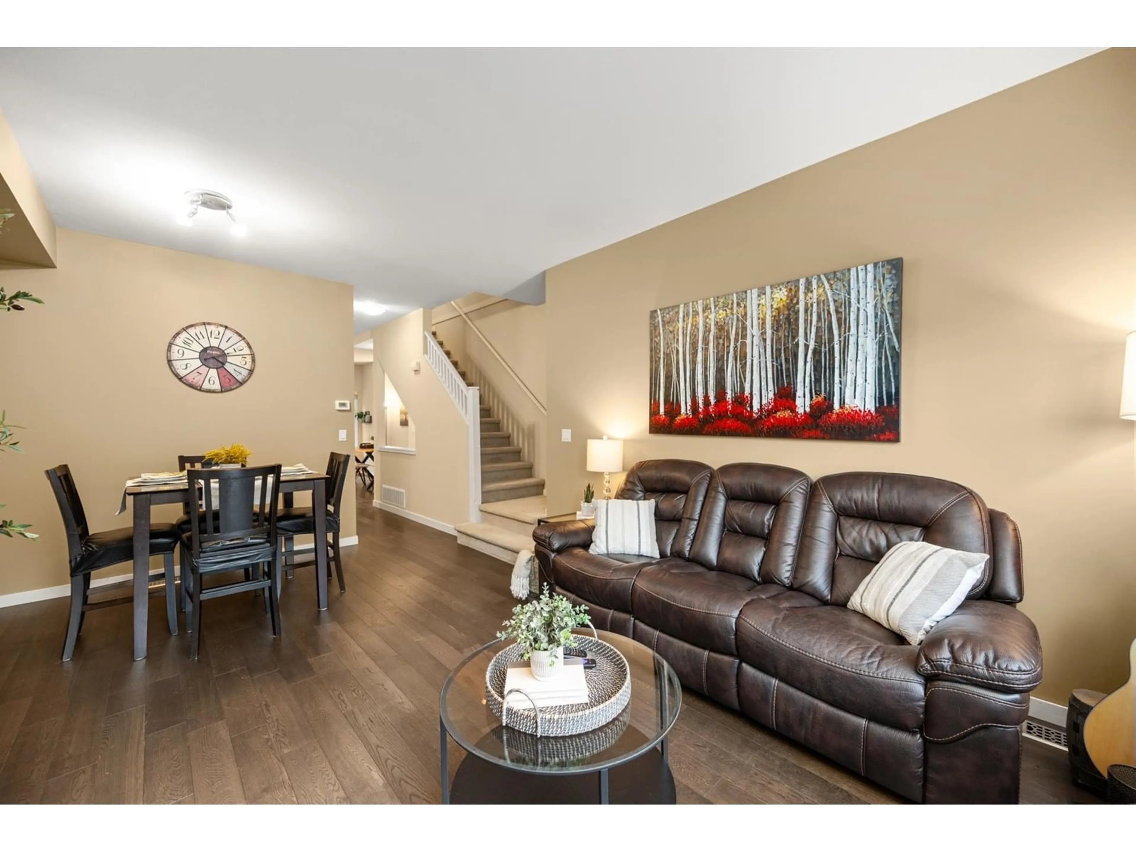 Living room with furniture, wood/laminate floor for 14 - 2678 KING GEORGE, Surrey British Columbia V4P1H6
