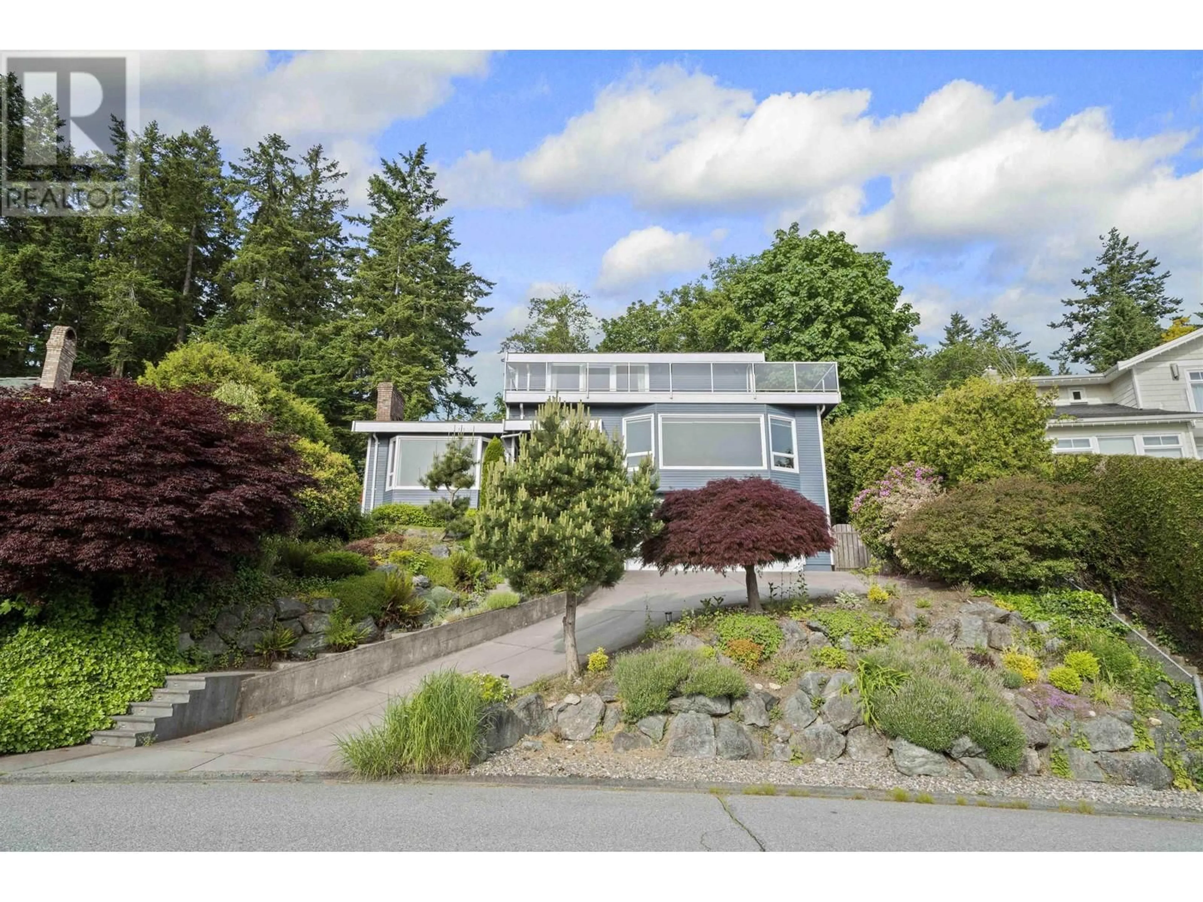 Home with vinyl exterior material, street for 163 WOODLAND DRIVE, Tsawwassen British Columbia V4L2H7