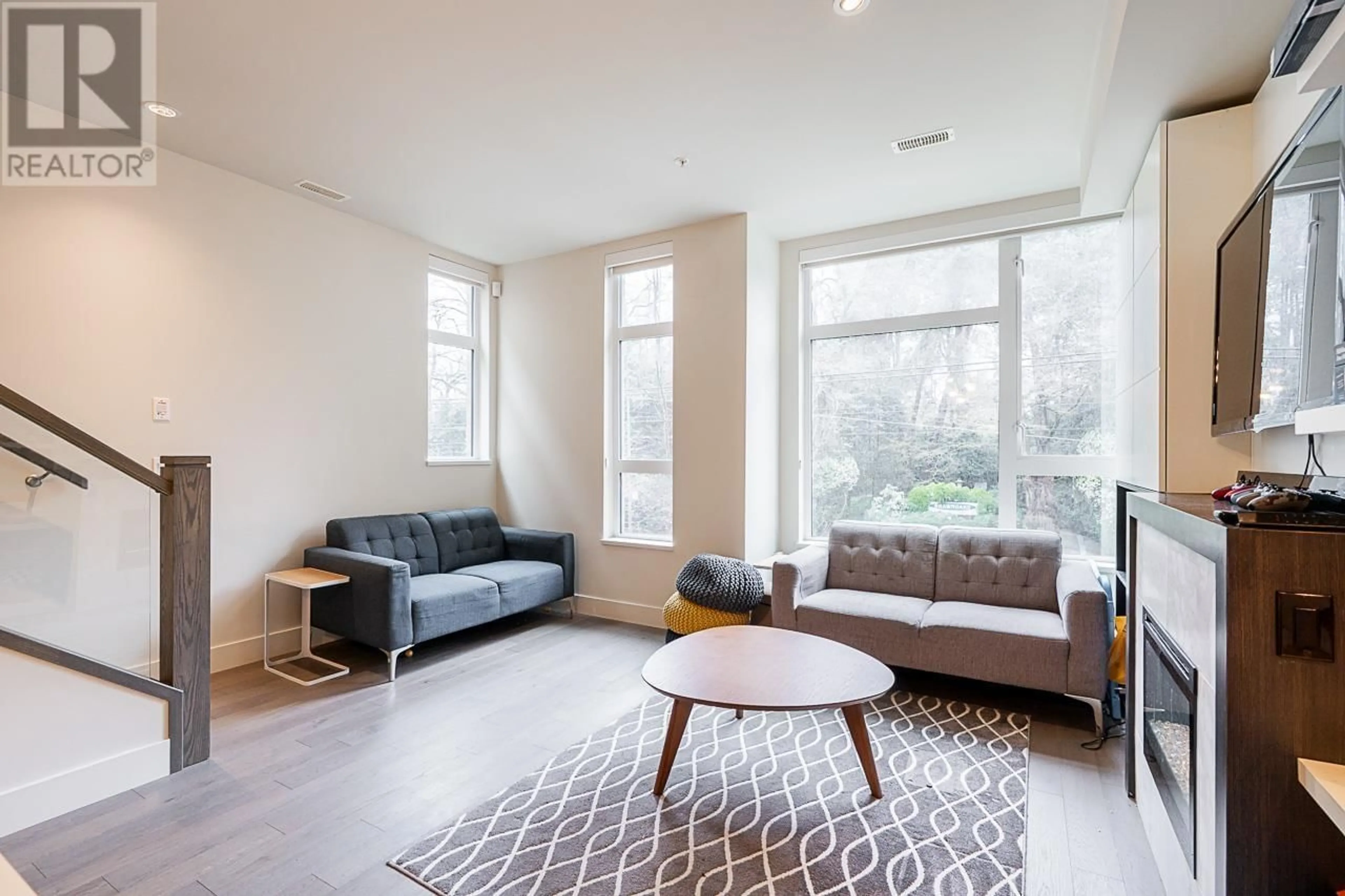 Living room with furniture, unknown for 5512 OAK STREET, Vancouver British Columbia V6M2V6