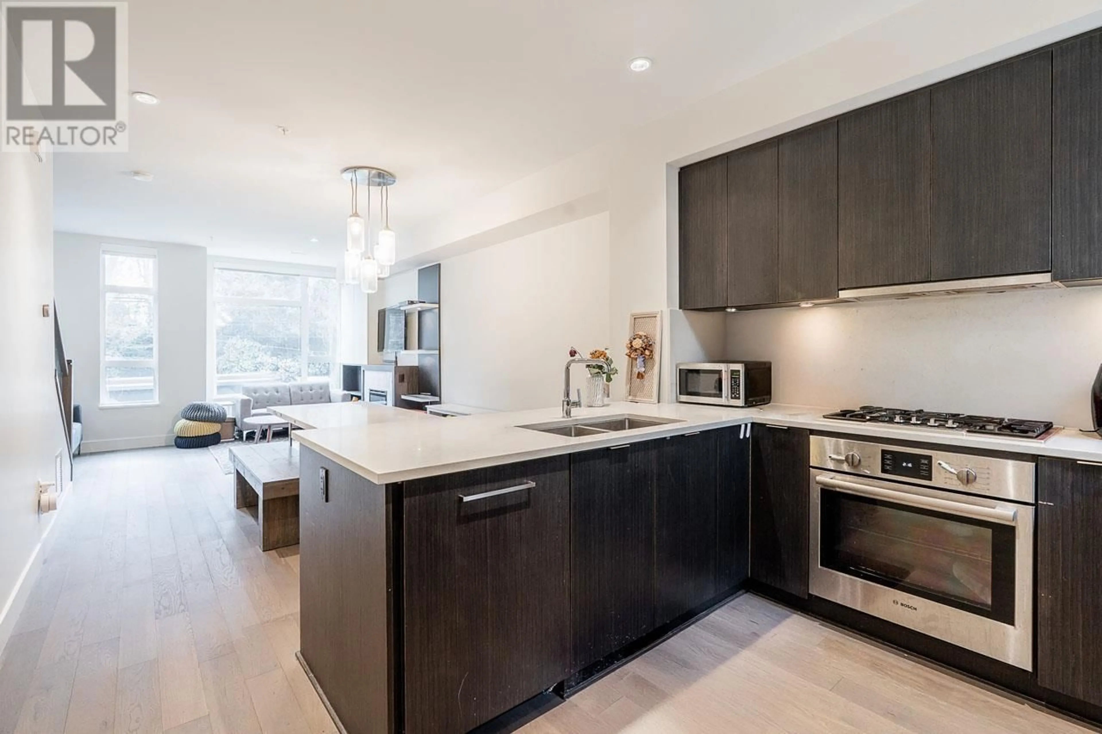 Open concept kitchen, unknown for 5512 OAK STREET, Vancouver British Columbia V6M2V6